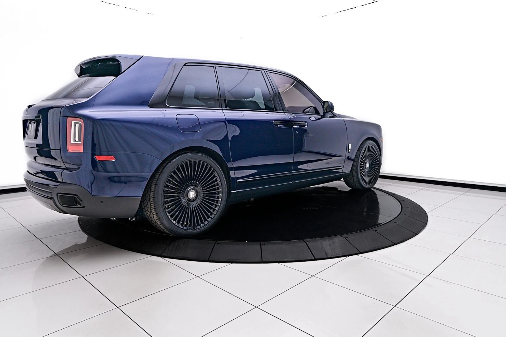 mph009_3499873071_Used_2023_Rolls_Royce_Cullinan_Base_1745954360_1b5684071f