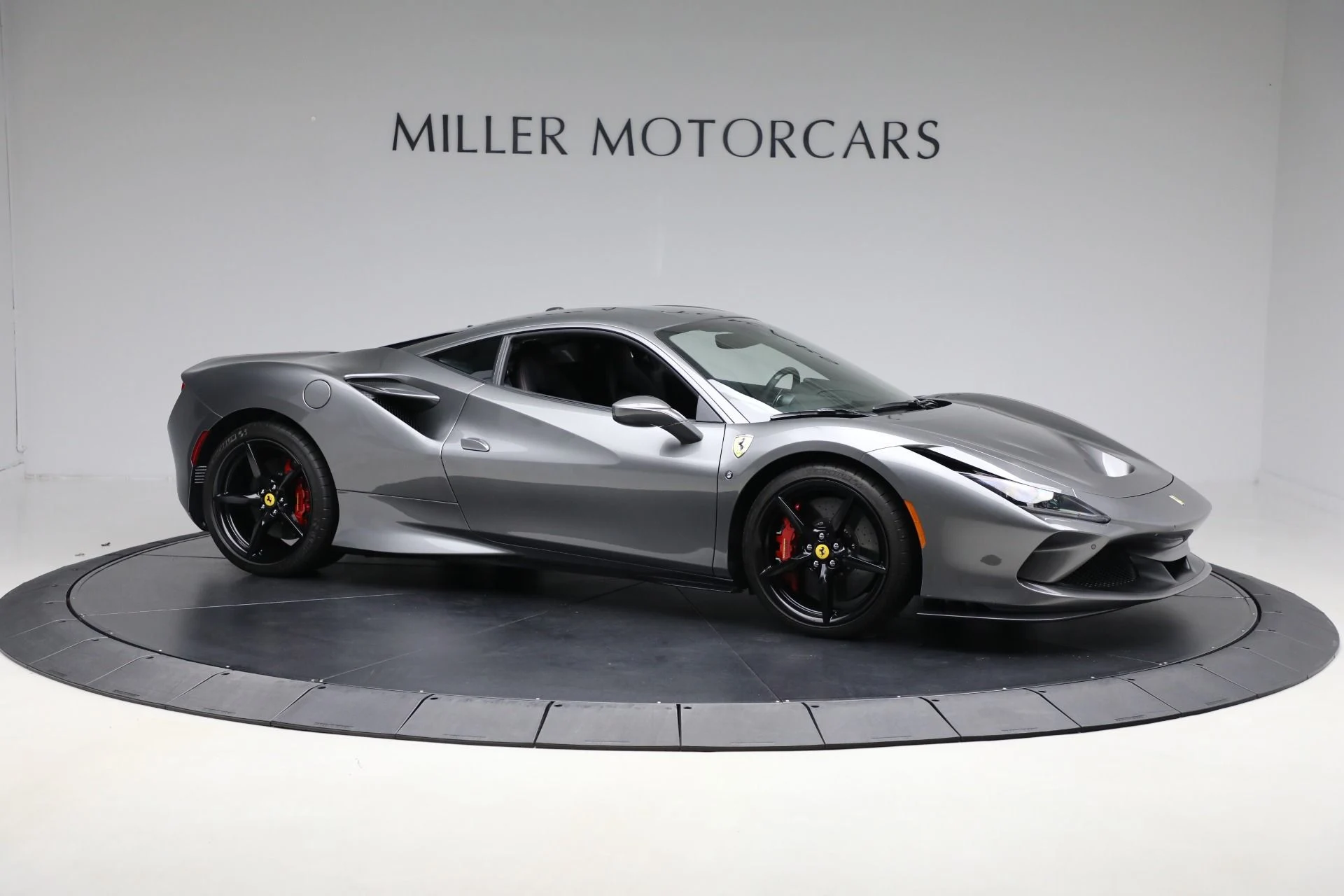 mph009_3510404906_Used_2022_Ferrari_F8_Tributo_1761342513_3a12257b37