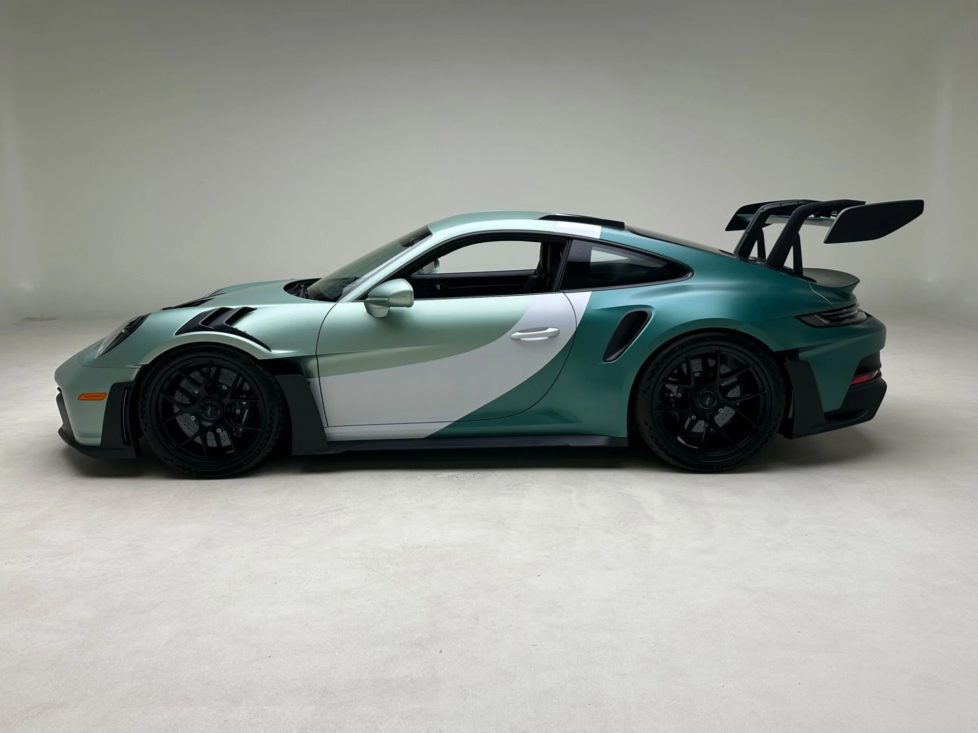 mph009_352181821_Used_2024_Porsche_911_GT_3_RS_1777498446_975eb1c596