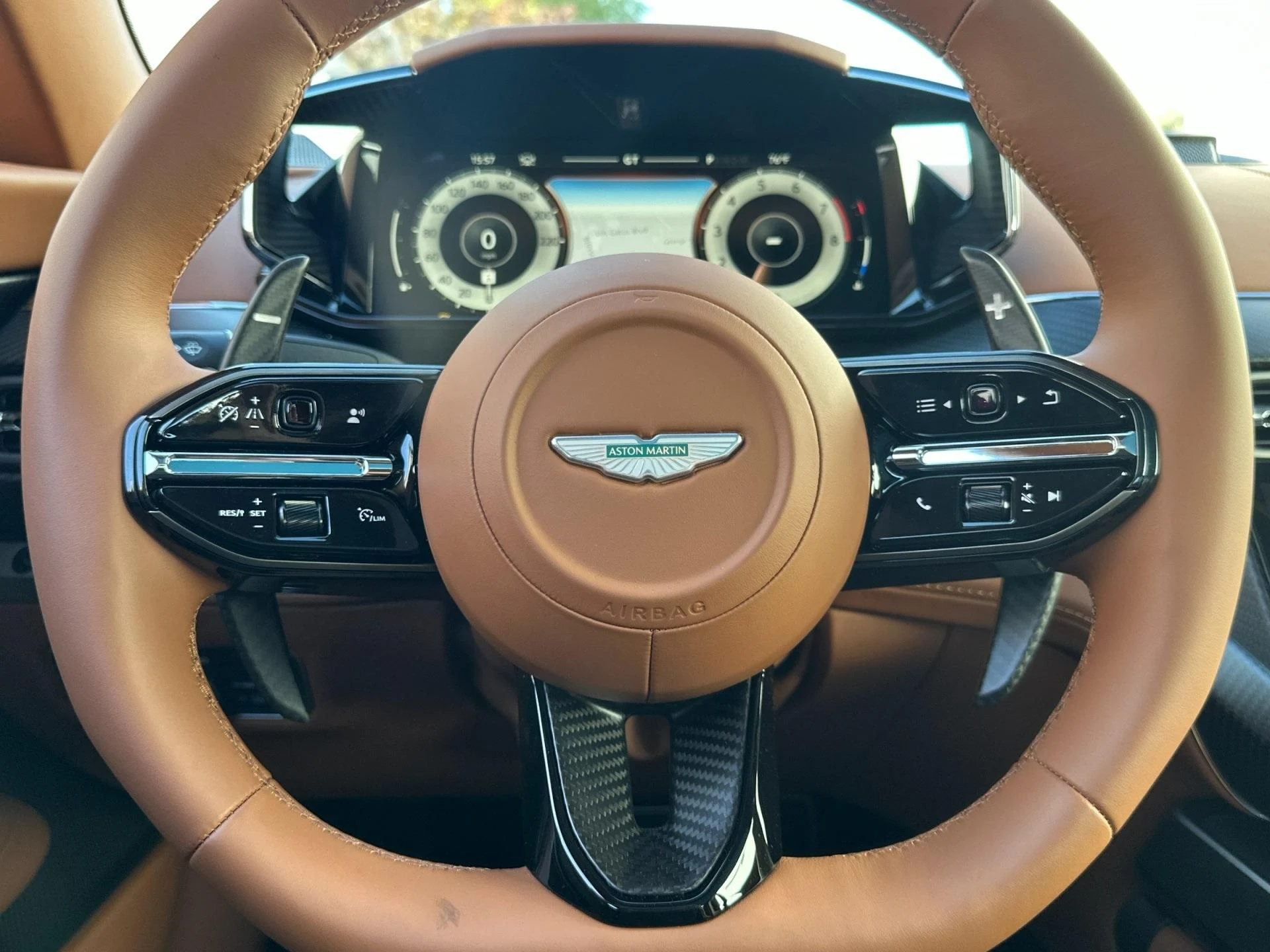 mph009_3522370273_New_2025_Aston_Martin_Vanquish_V12_1761314714_6c1c50b8ea