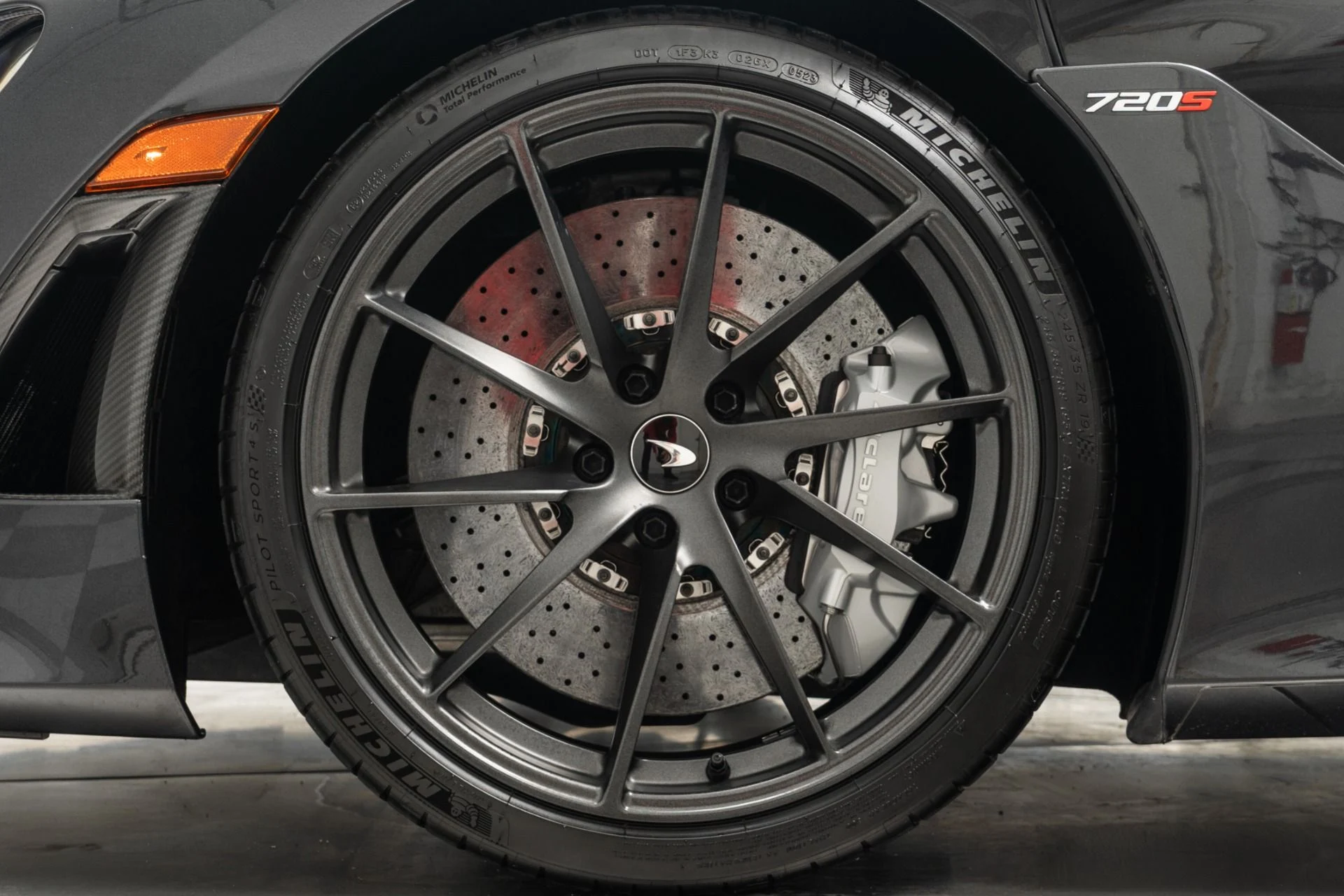 mph009_3523788365_Used_2019_Mc_Laren_720_S_Luxury_MSO_paint_color_Gorilla_Glass_Roof_Carbon_Packs_1_and_2_1765568029_6ac47dce56