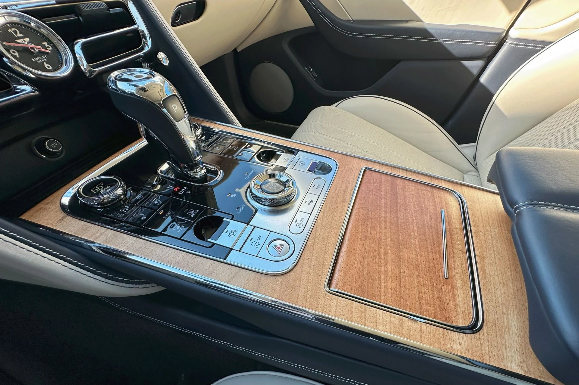 mph009_3539897233_Used_2022_Bentley_Flying_Spur_V8_1759839159_e817e95179