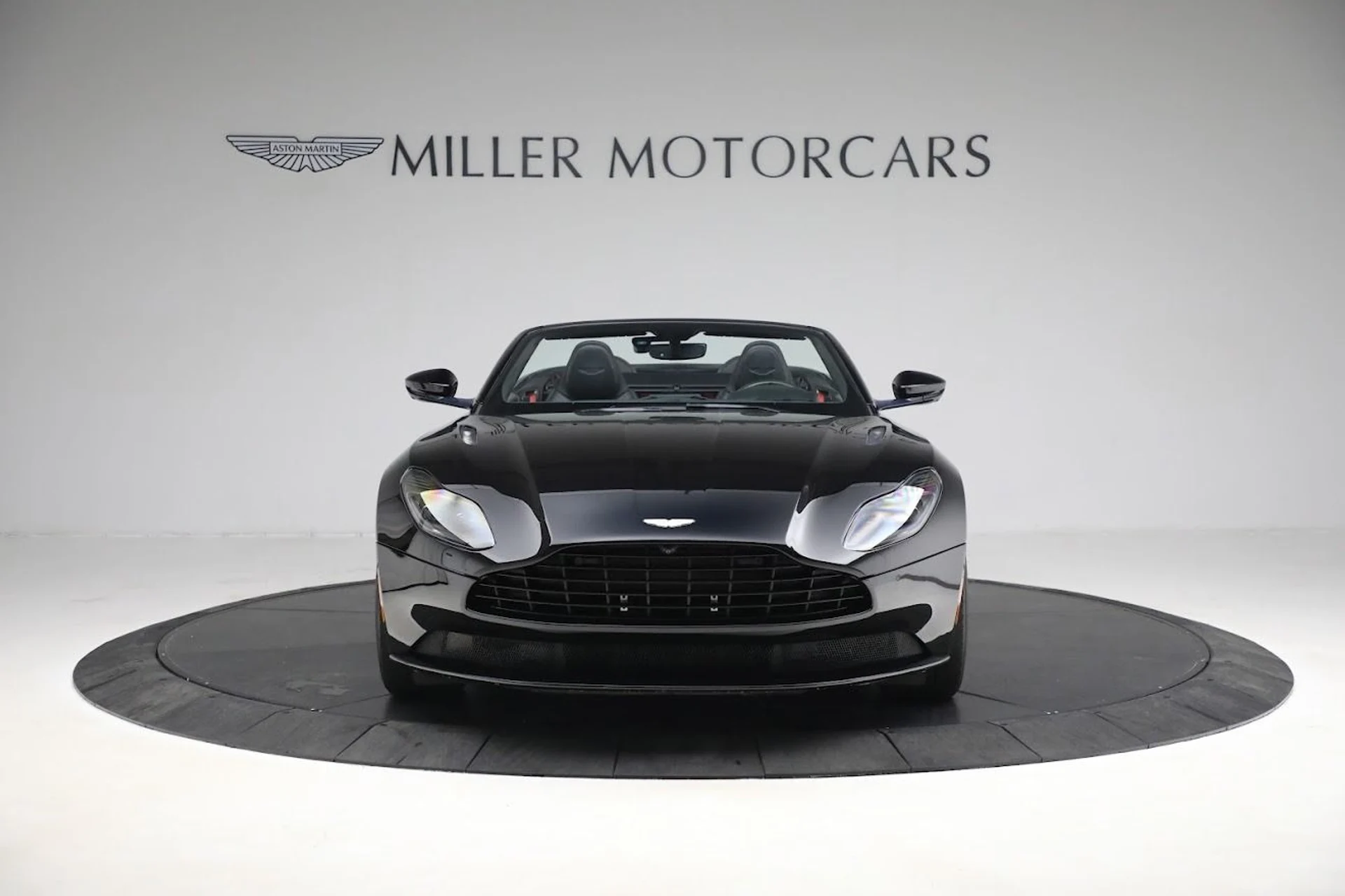 mph009_3547083539_Used_2019_Aston_Martin_DB_11_Volante_b3ca212d34