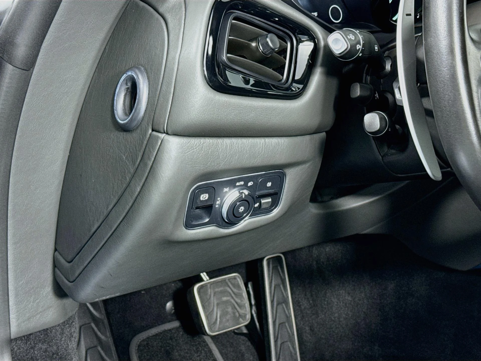 mph009_355640218_Used_2020_Aston_Martin_Vantage_1791218618_39bb84a7aa