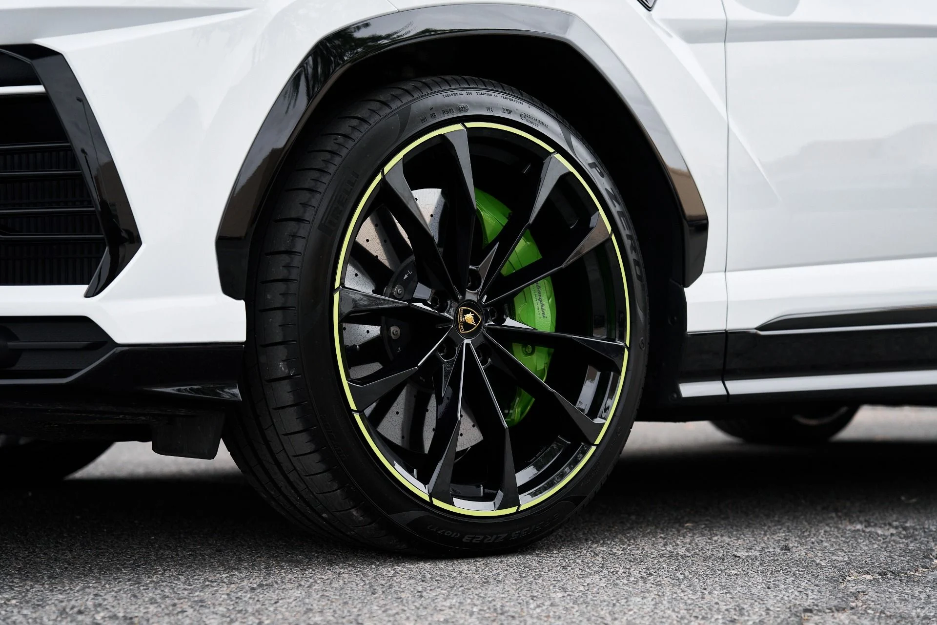 mph009_3562704489_Used_2022_Lamborghini_Urus_Base_1758404780_75dbd01926