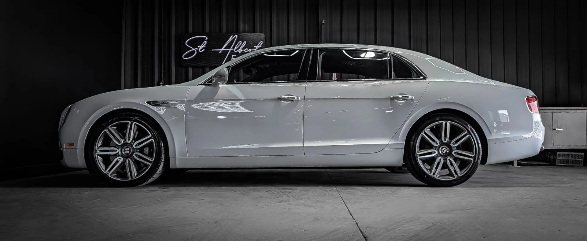 mph009_3565679891_36587952_00080_2017_bentley_flying_spur_078_99337c476b