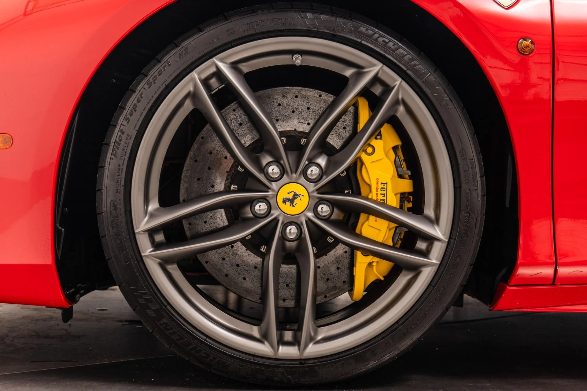 mph009_3572452879_Used_2018_Ferrari_488_GTB_1760465910_1f35c6ae3c