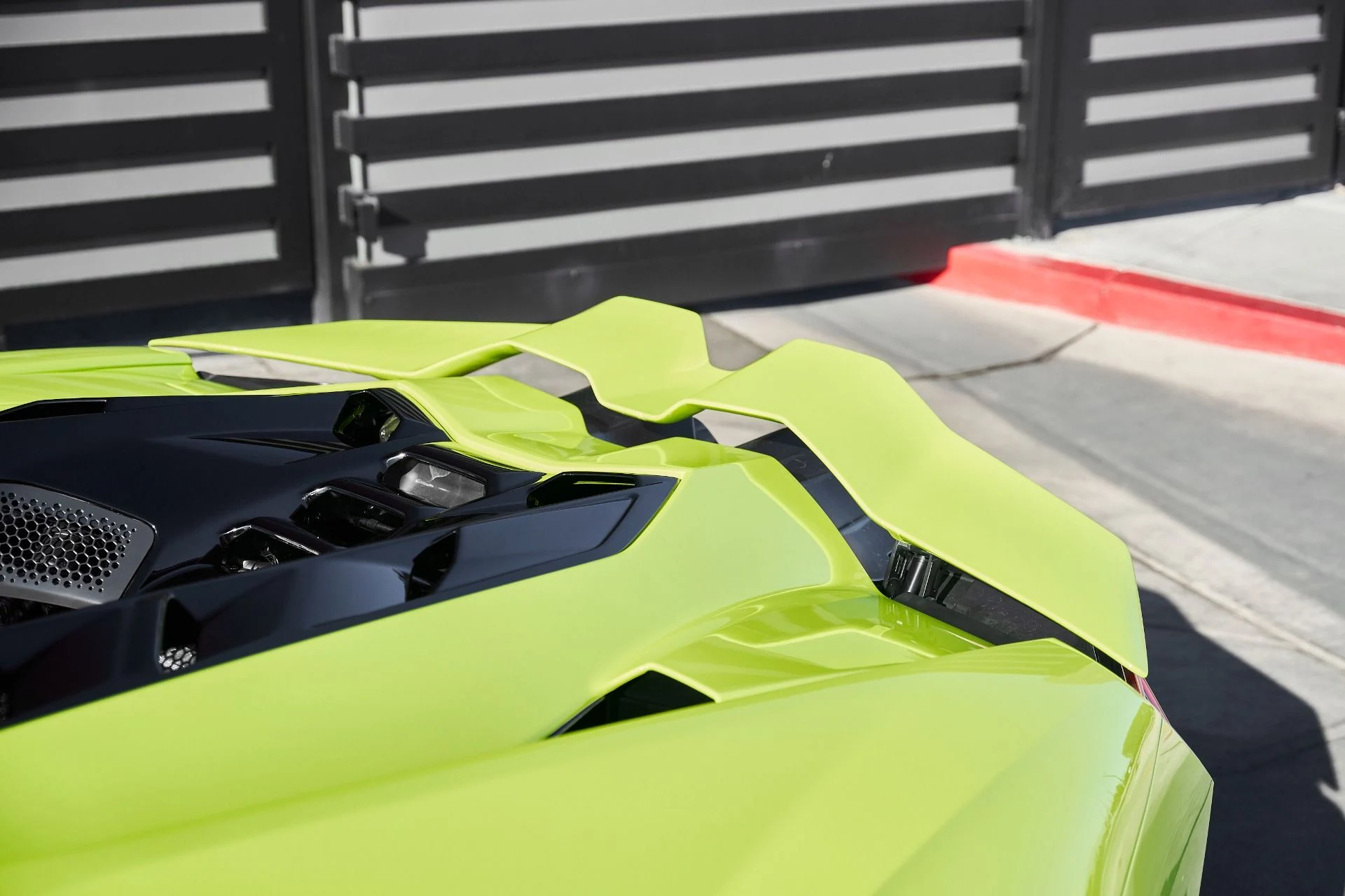 mph009_3581081516_Used_2025_Lamborghini_Revuelto_1769824562_22758da0bd