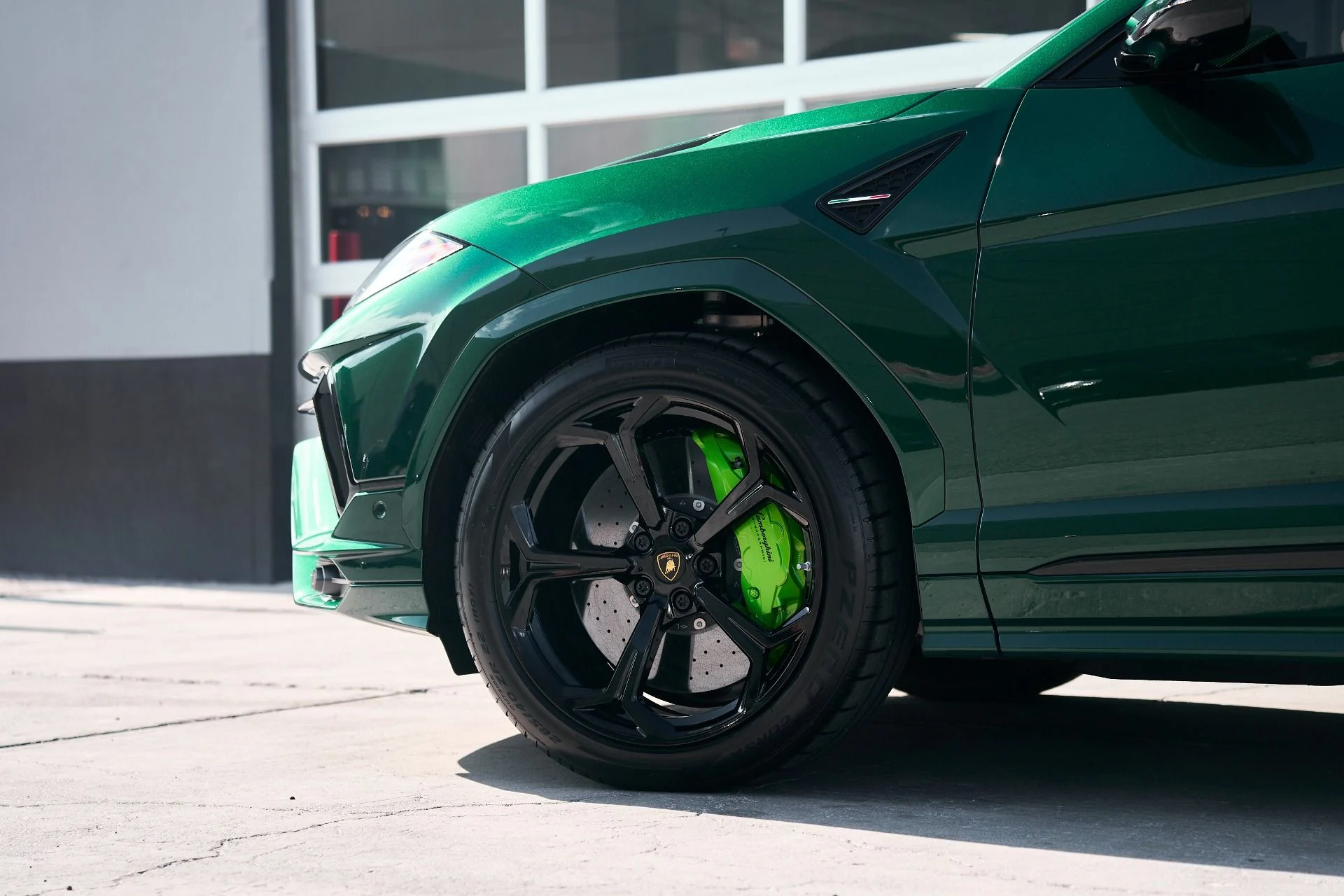 mph009_3596103955_Used_2024_Lamborghini_Urus_S_1749338264_e92d3669e4