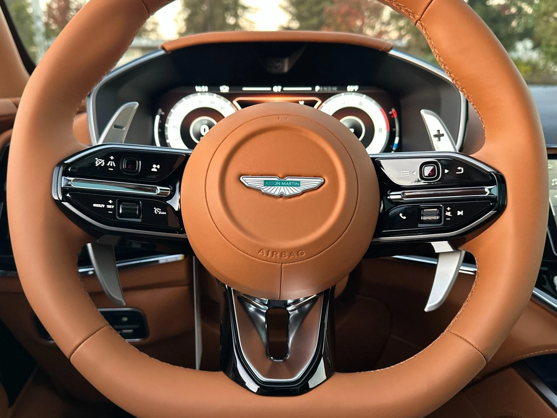 mph009_360674183_New_2026_Aston_Martin_DBX_707_1764949831_0e12598959