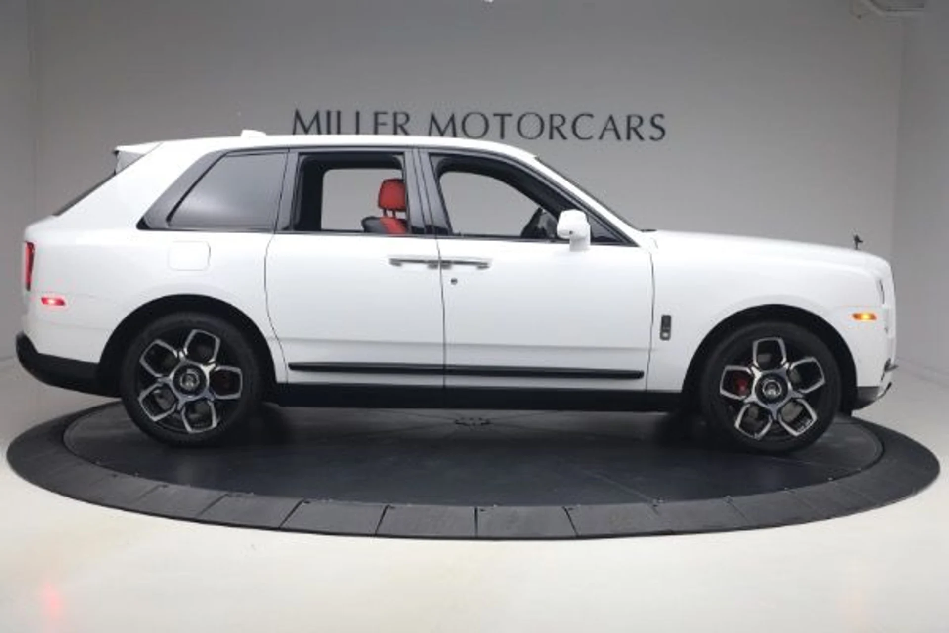 mph009_3614394938_Used_2021_Rolls_Royce_Black_Badge_Cullinan_072697896e
