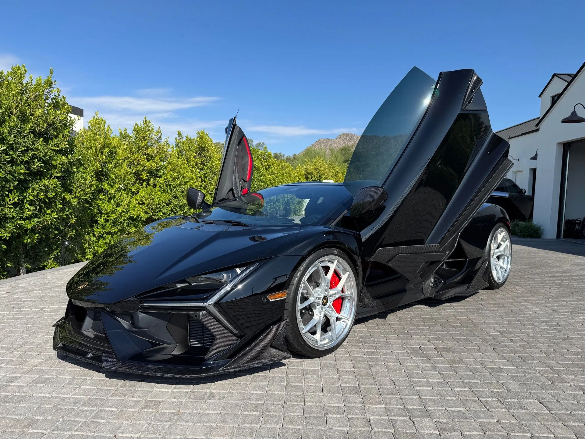 mph009_3626393531_Used_2024_Lamborghini_Revuelto_1760653408_0791e06688