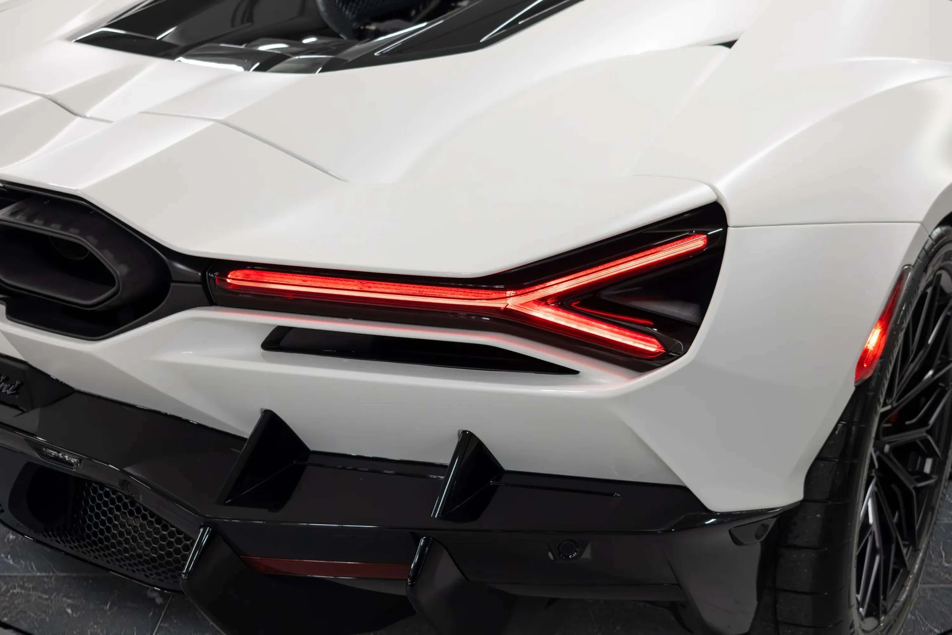 mph009_3628973788_c5103089_cccf_4156_9780_f66dc58d4c65_202420_Lamborghini20_Revuelto2028_ZHWCC_1_ZM_5_RLA_0133029_10_f168c1f9ac