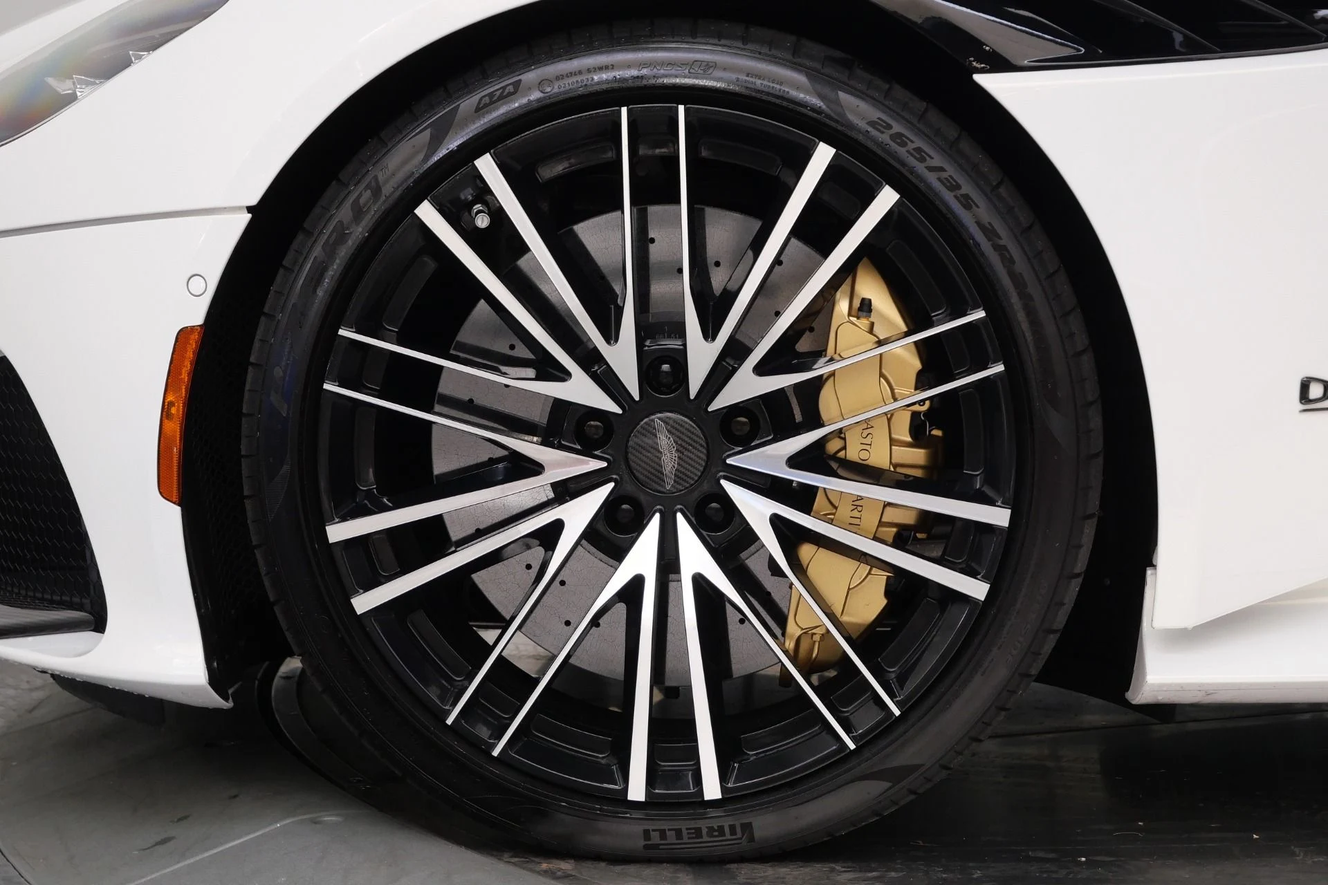 mph009_3631049071_Used_2022_Aston_Martin_DBS_Superleggera_Volante_715_Horsepower_Low_Miles_Two_Tone_Interior_1780071319_88d6421ac5