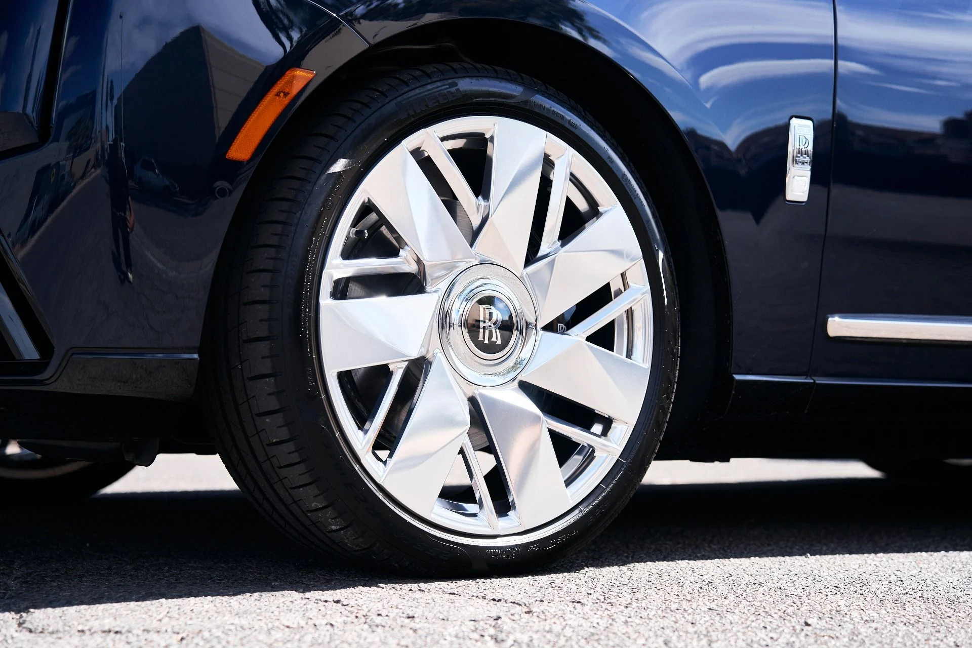 mph009_3634144728_Used_2025_Rolls_Royce_Cullinan_Base_1755895153_642514379a