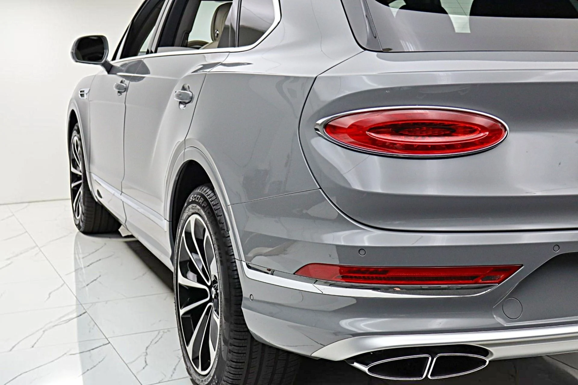 mph009_3647956762_Used_2024_Bentley_Bentayga_EWB_V8_LEASE_OPTIONS_AVAILABLE_1089227dd5