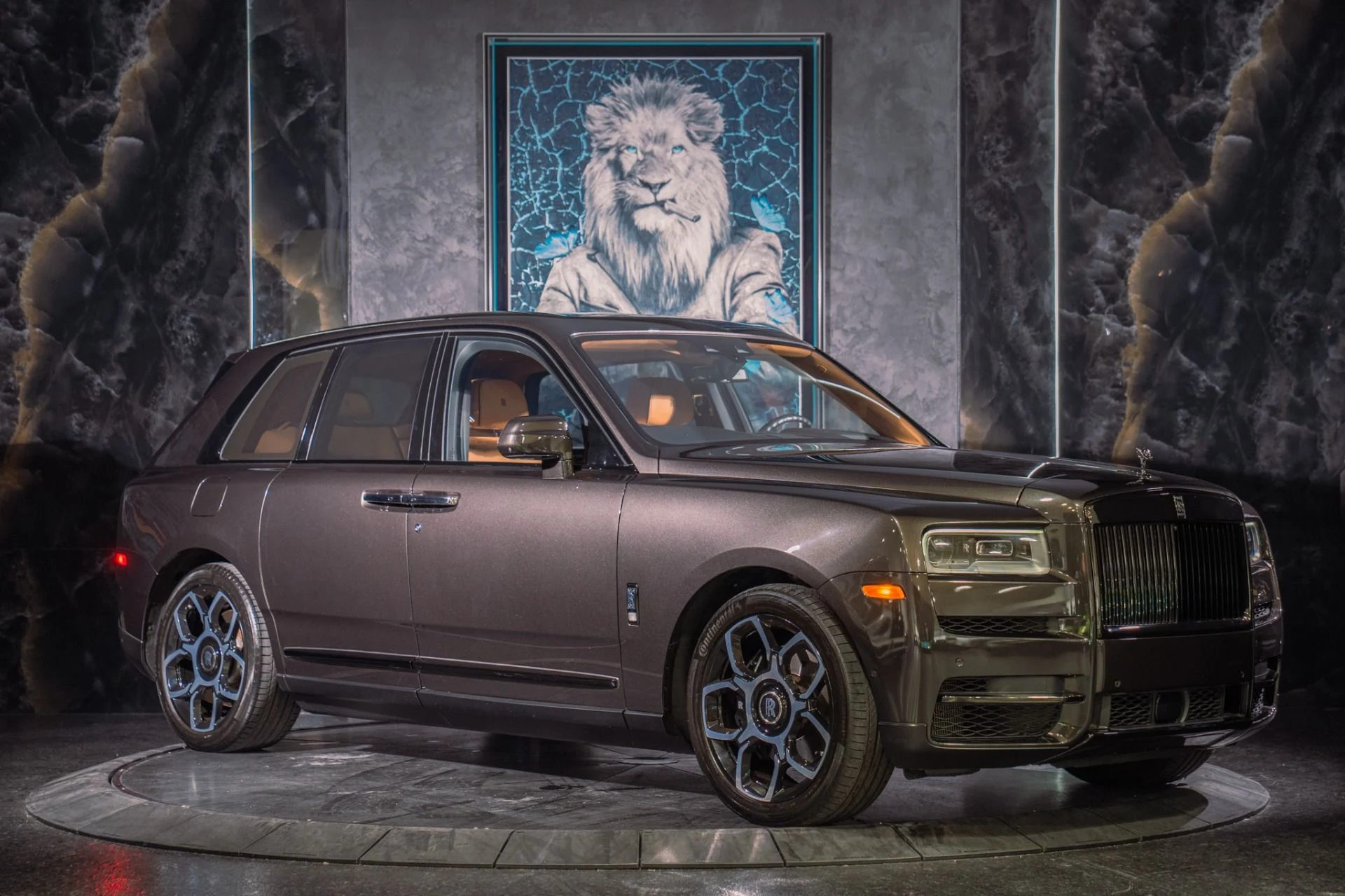 mph009_3650758022_Used_2021_Rolls_Royce_Black_Badge_Cullinan_Rear_Theater_and_Trays_1791387100_984198cb5c