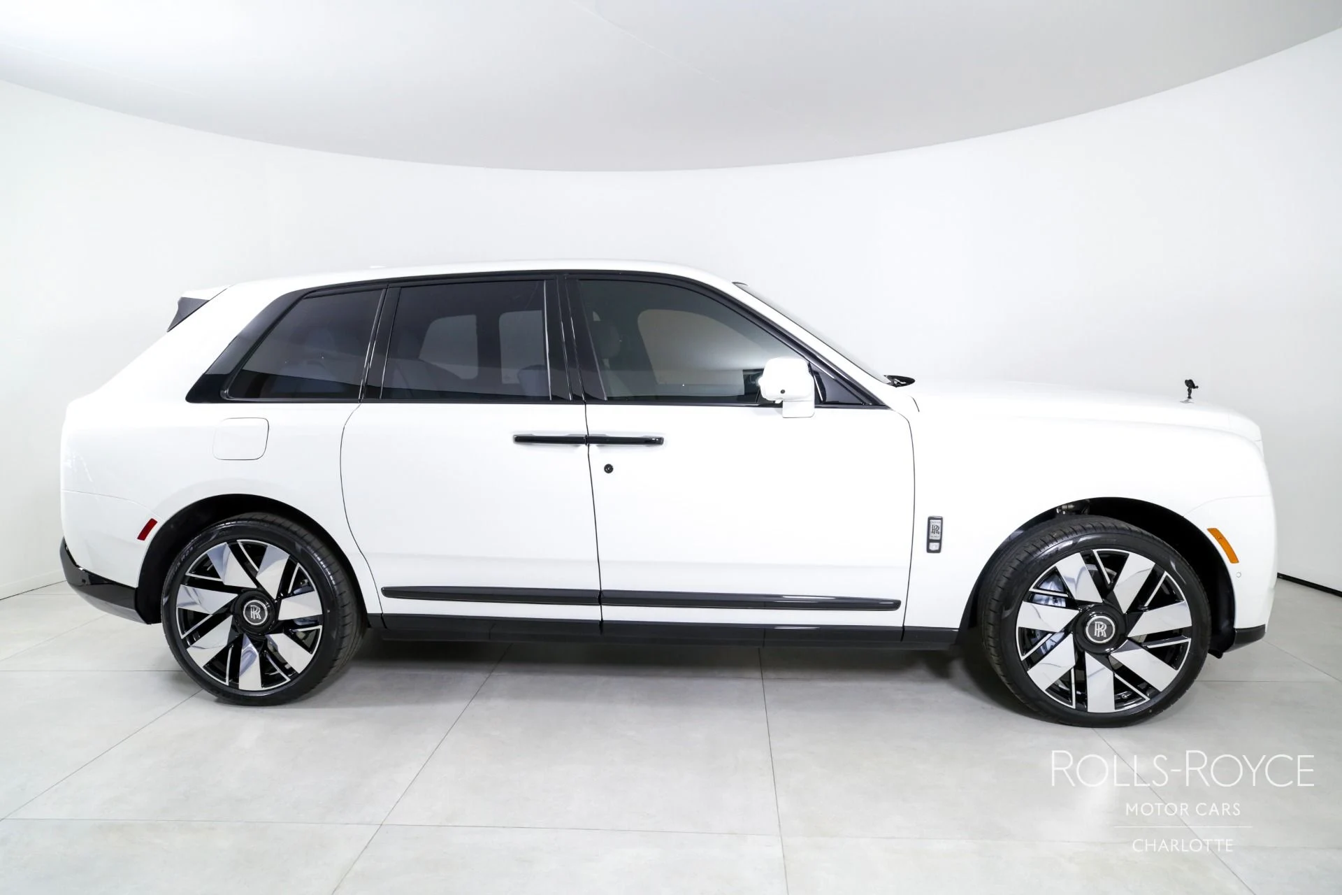 mph009_3657115857_Used_2025_Rolls_Royce_Cullinan_1732209610_816782121e