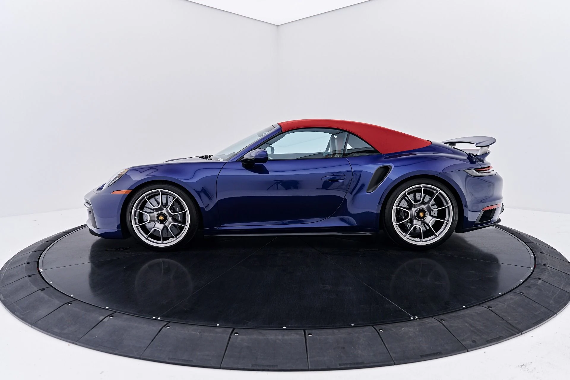 mph009_3657471387_Used_2024_Porsche_911_Turbo_S_1790299312_d67dba6cb9