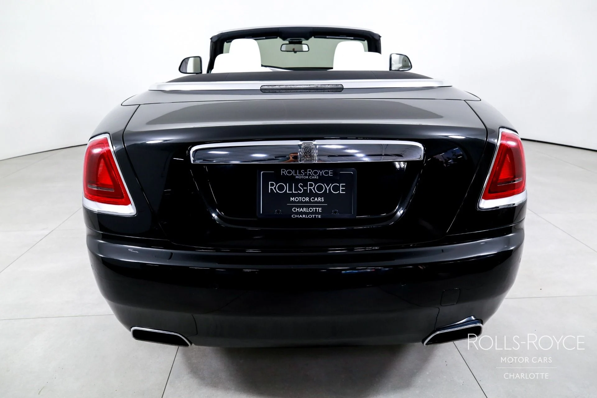mph009_3660388135_Used_2017_Rolls_Royce_Dawn_1781216555_8126aa86b3