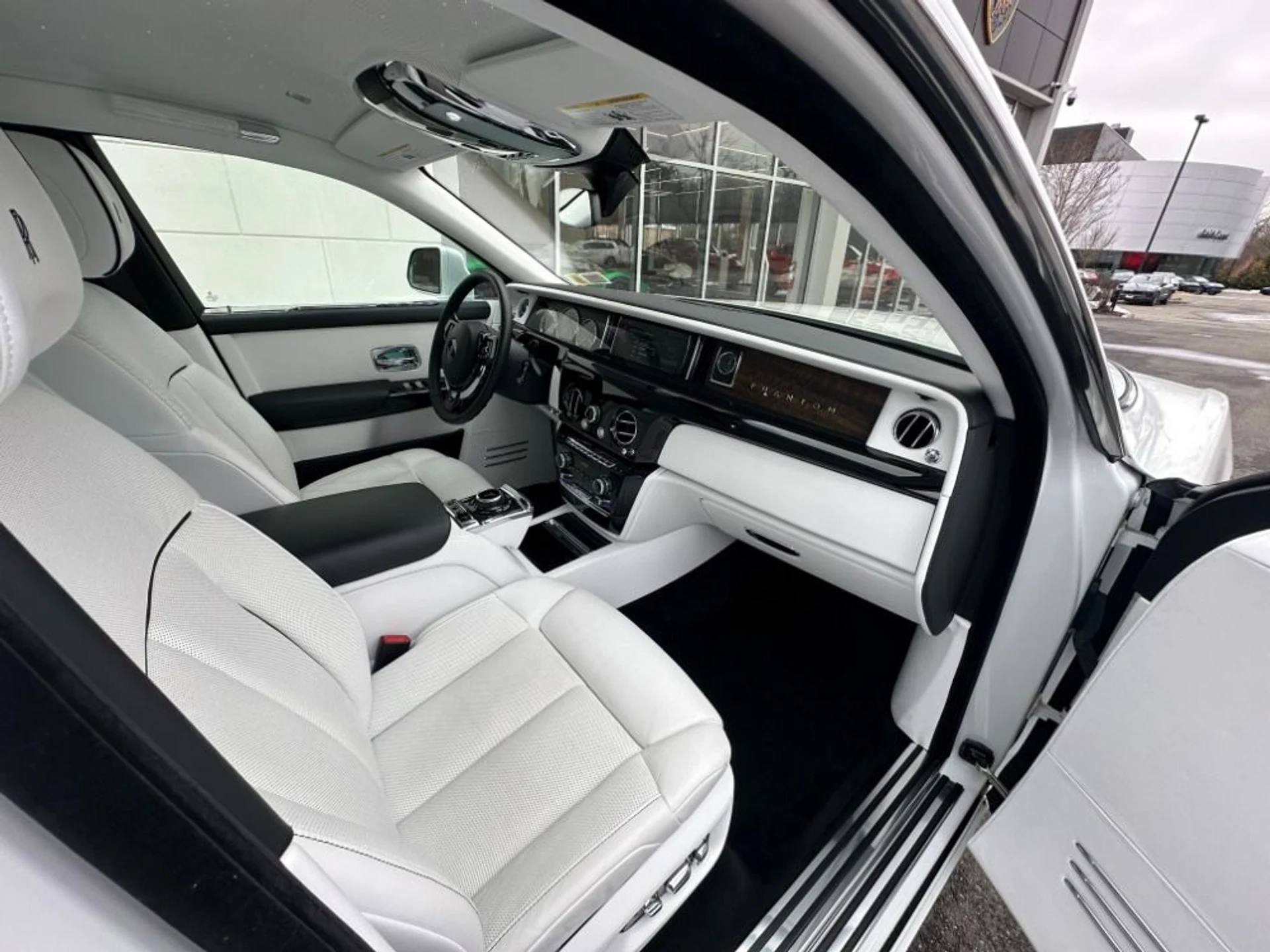 mph009_3668515251_Used_2022_Rolls_Royce_Phantom_1773436162_028e905b71