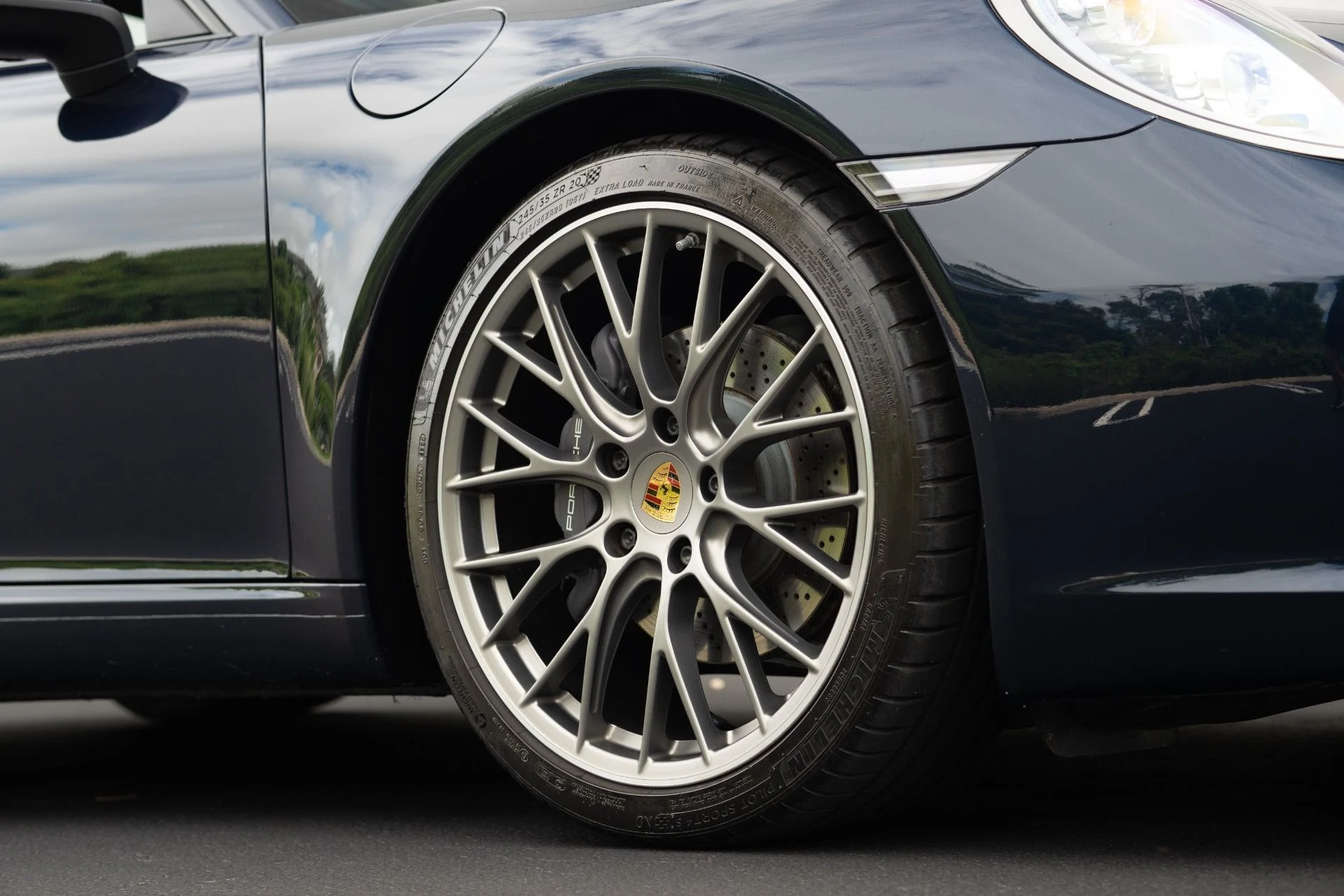mph009_3672900743_Used_2019_Porsche_911_Carrera_1759430060_ef1800e25e