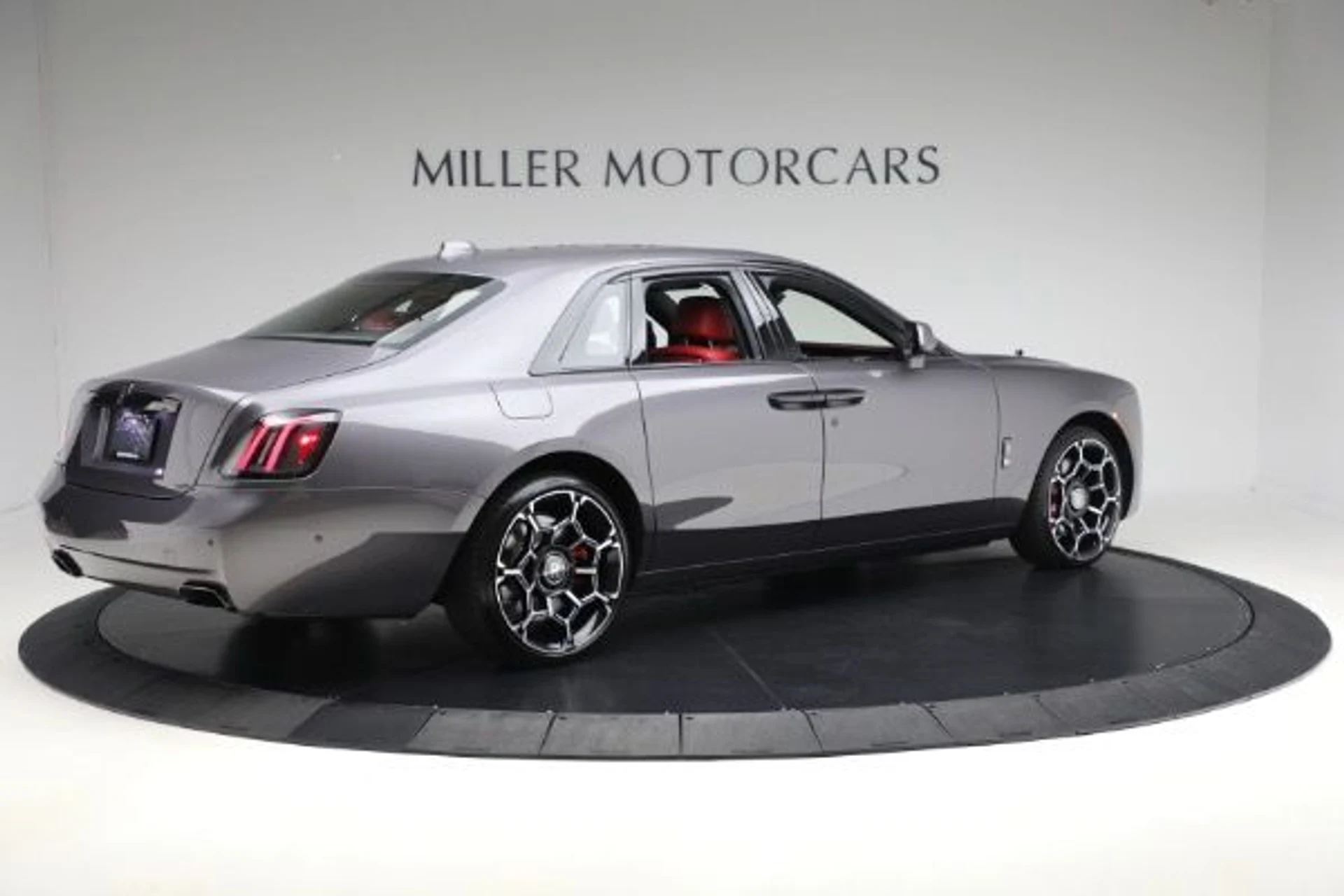 mph009_3681622132_New_2025_Rolls_Royce_Black_Badge_Ghost_a1a6715d24