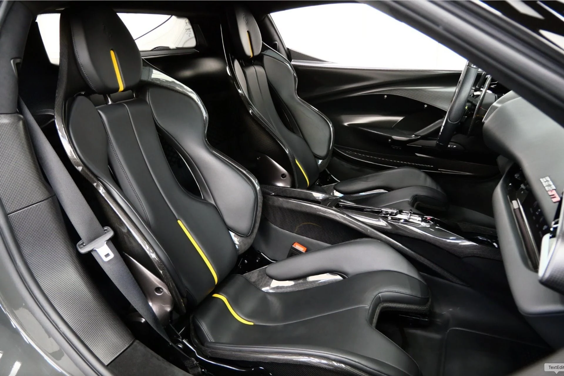 mph009_368436490_Used_2022_Ferrari_296_GTB_1765823296_e2d12b45aa