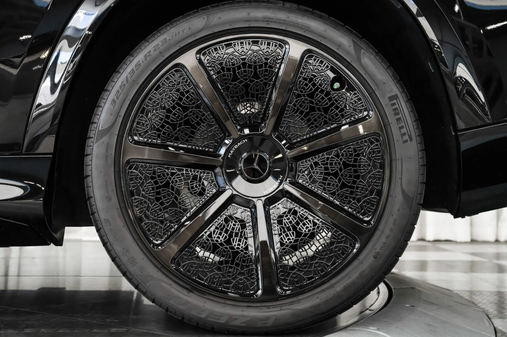 mph009_3691919607_Used_2025_Mercedes_Benz_Mercedes_Maybach_GLS_600_4_MATIC_1762198640_19e9e49614