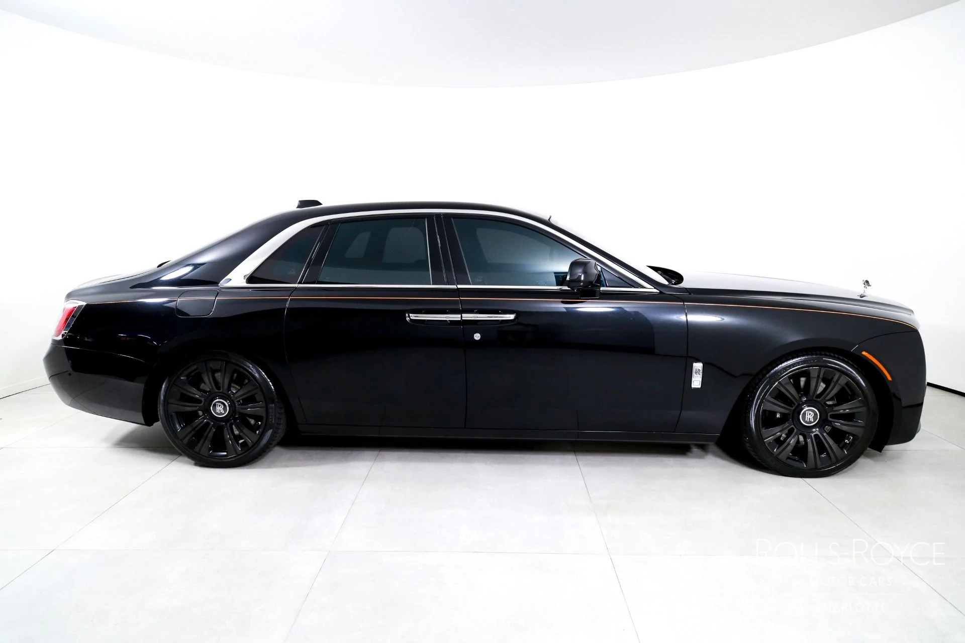 mph009_3694696218_Used_2021_Rolls_Royce_Ghost_1760810069_3d205ea02d