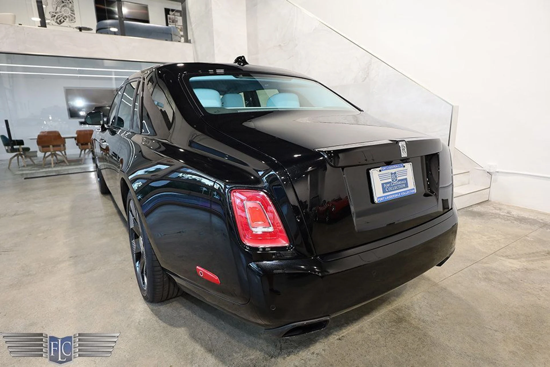 mph009_3697645158_used_2025_rolls_royce_phantom_sedan_9689_22959551_10_1024_edf2fc4046