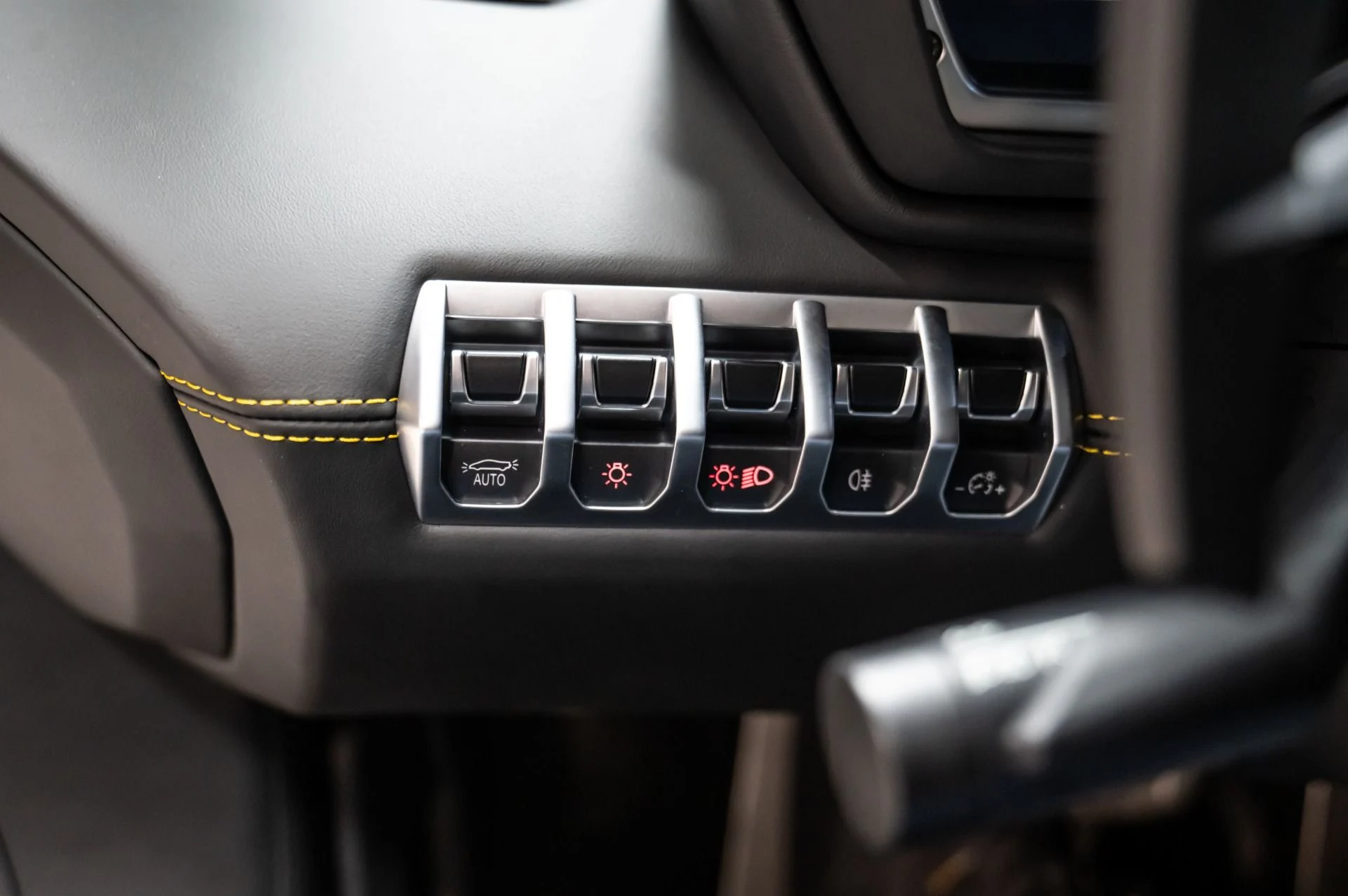 mph009_3697777862_Used_2014_Lamborghini_Aventador_1769104445_f3874cd6f7