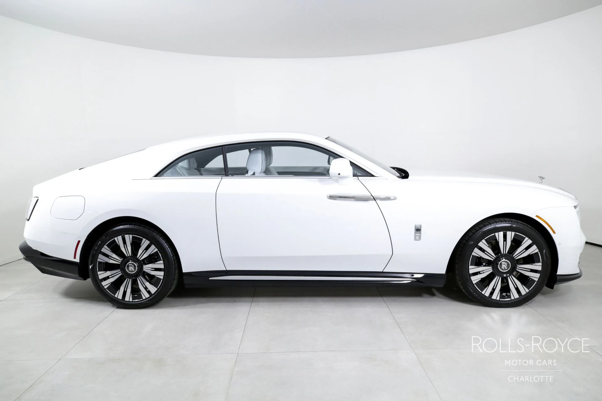 mph009_3700995939_Used_2024_Rolls_Royce_Spectre_1712872063_071ac29810