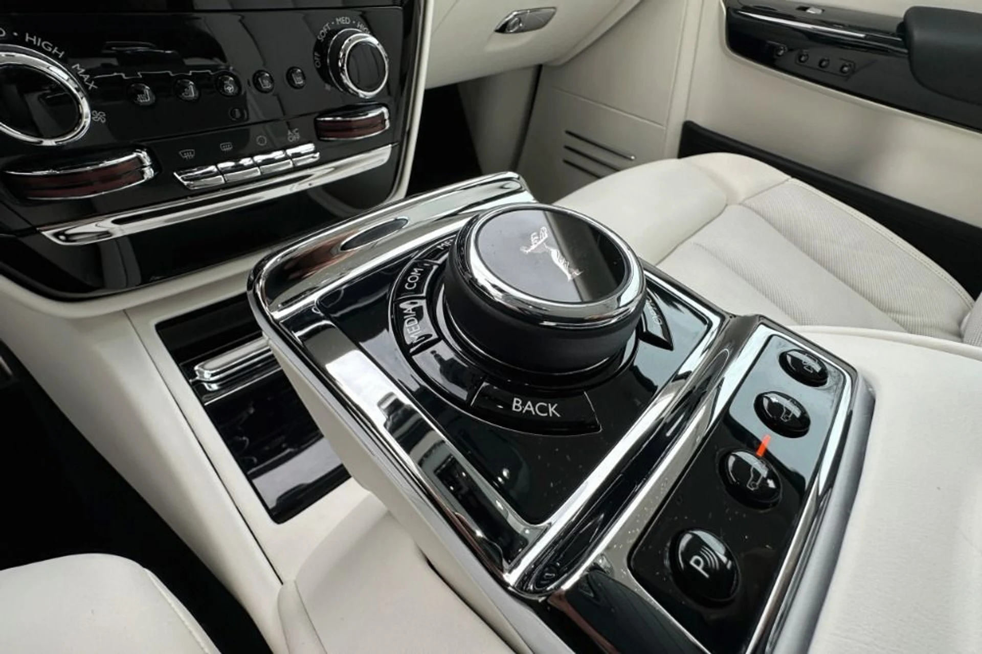 mph009_3709020415_Used_2023_Rolls_Royce_Phantom_1769430956_f49d9b914e