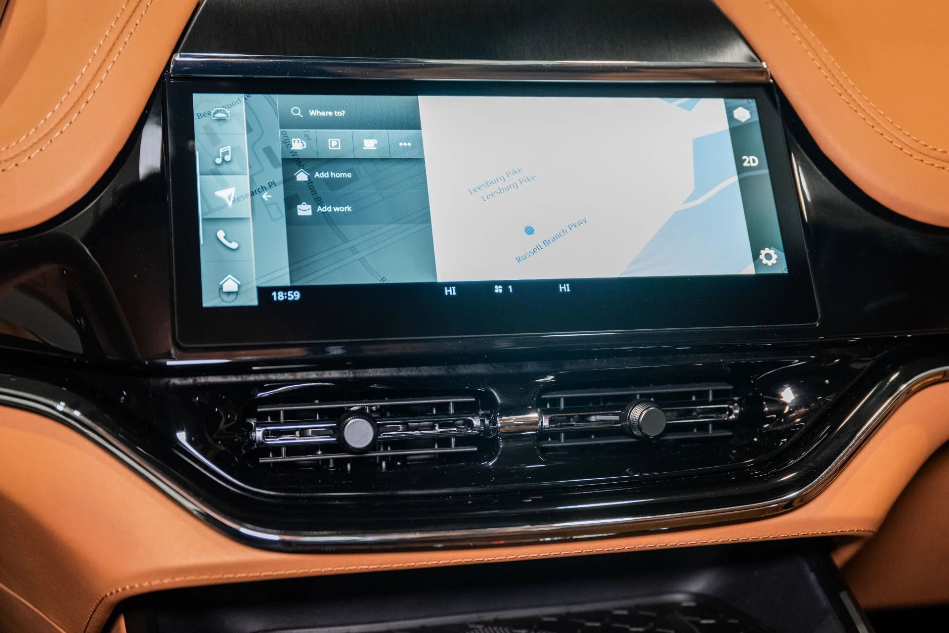 mph009_3720648083_New_2026_Aston_Martin_DBX_707_1765214112_661993e266