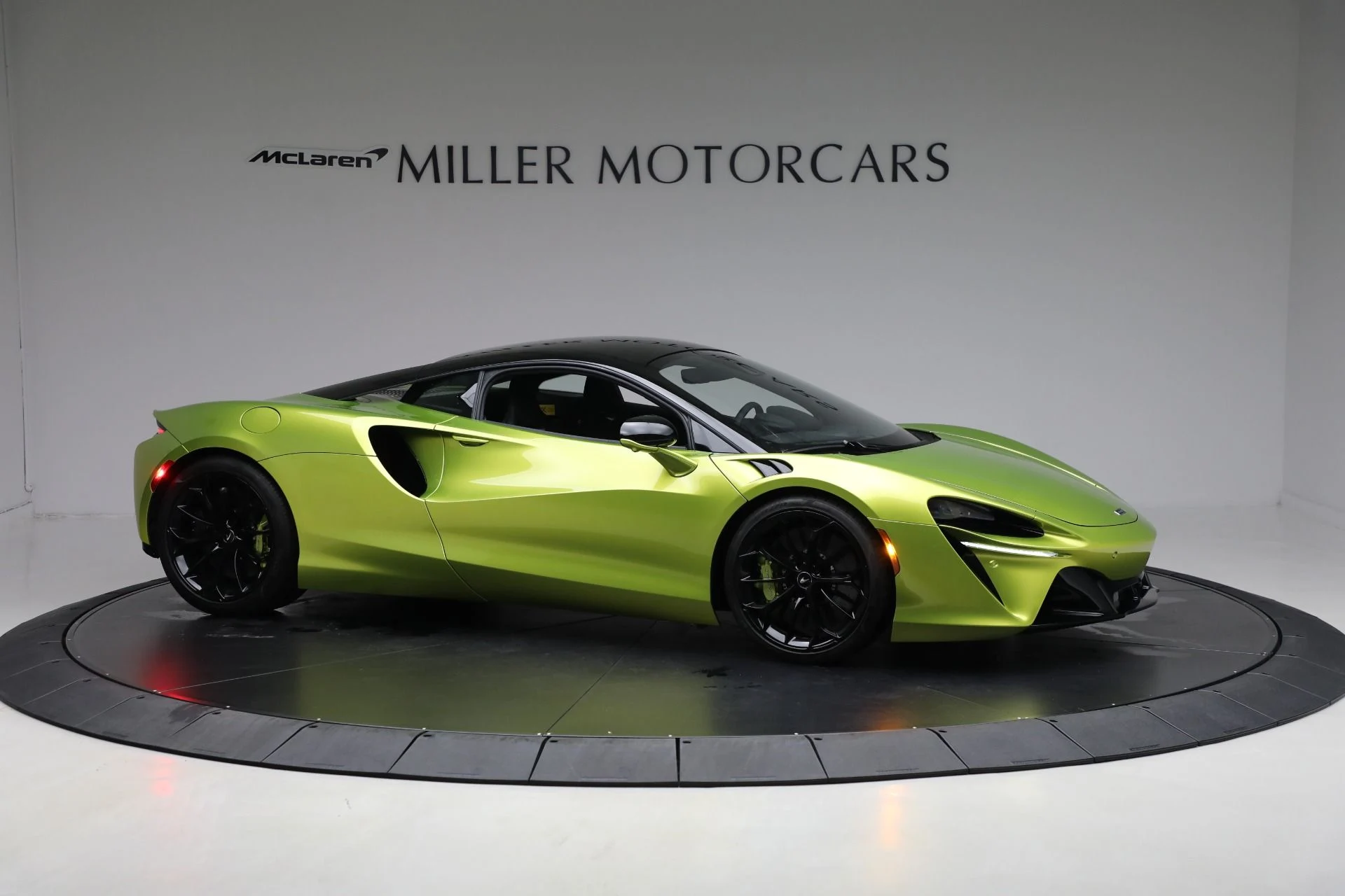 mph009_3721279981_Used_2024_Mc_Laren_Artura_Performance_379dcf80e4