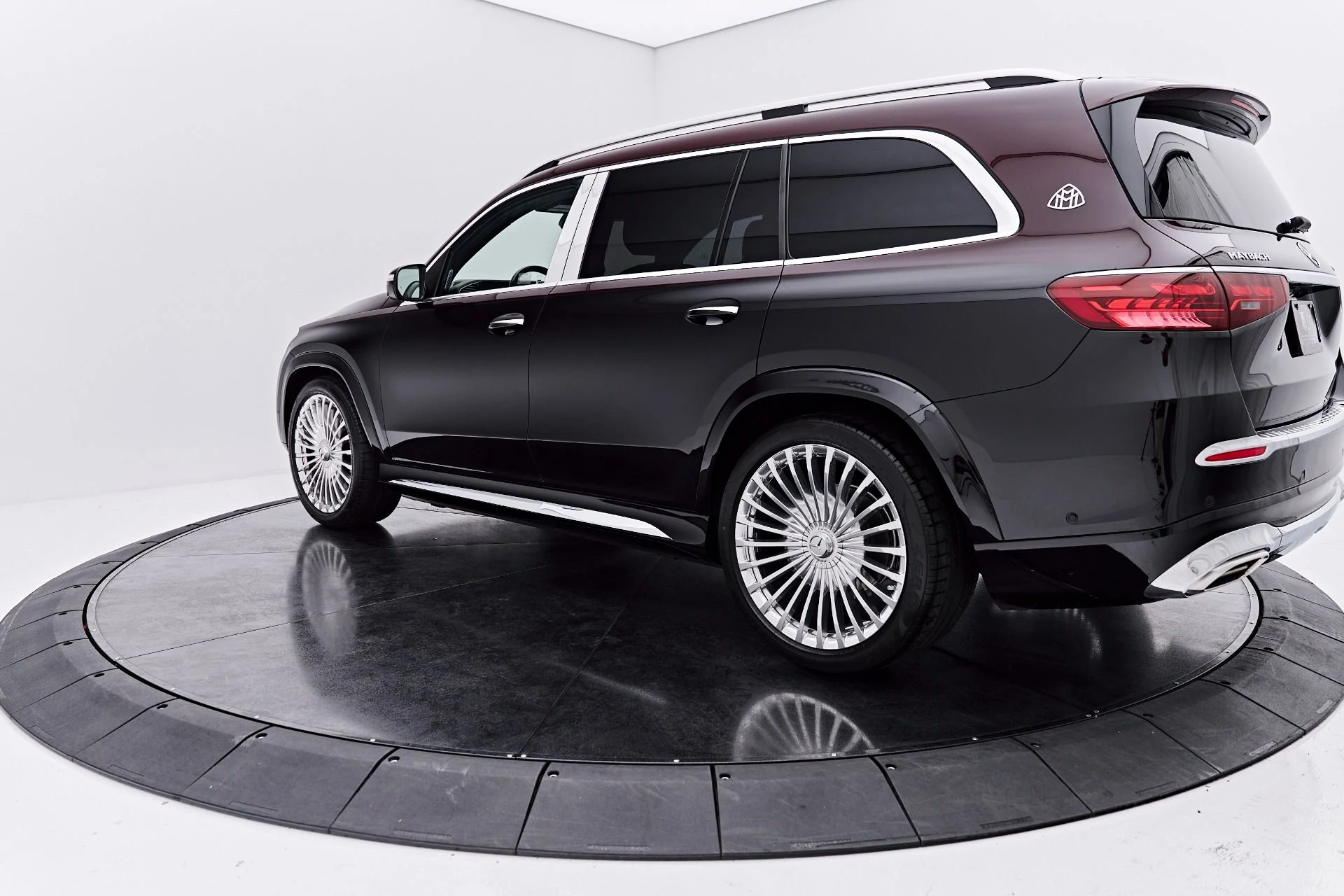 mph009_3723418977_Used_2024_Mercedes_Benz_GLS_Maybach_GLS_600_1790212289_e8d0d9c7c1