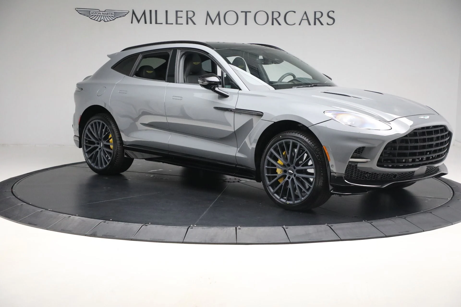 mph009_3731211019_Used_2025_Aston_Martin_DBX_707_707_50ec2ca0e3