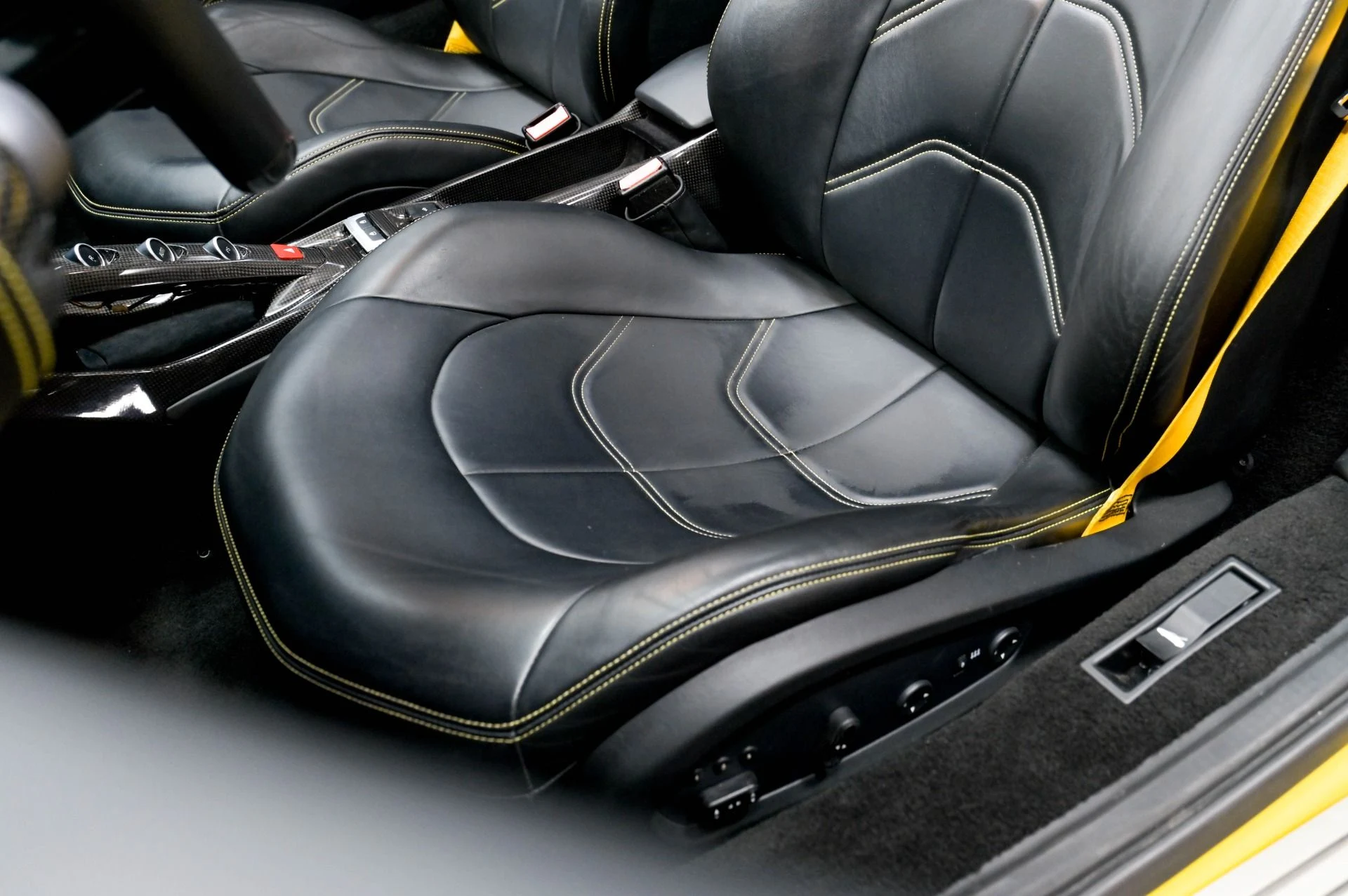 mph009_3734109314_Used_2017_Ferrari_488_Spider_1782250763_7b2d6e5ab1