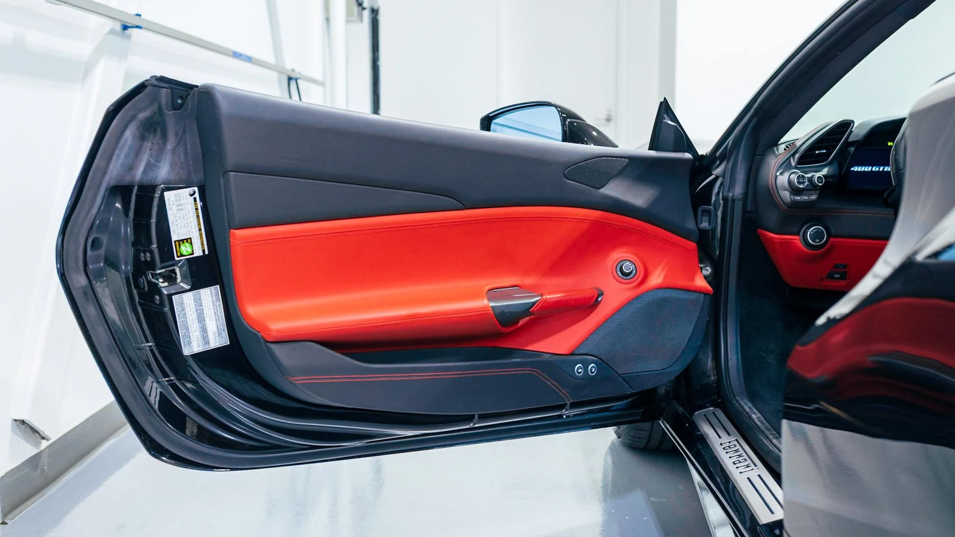 mph009_3746495766_Used_2018_Ferrari_488_GTB_Base_1788523228_54f2a20e8e