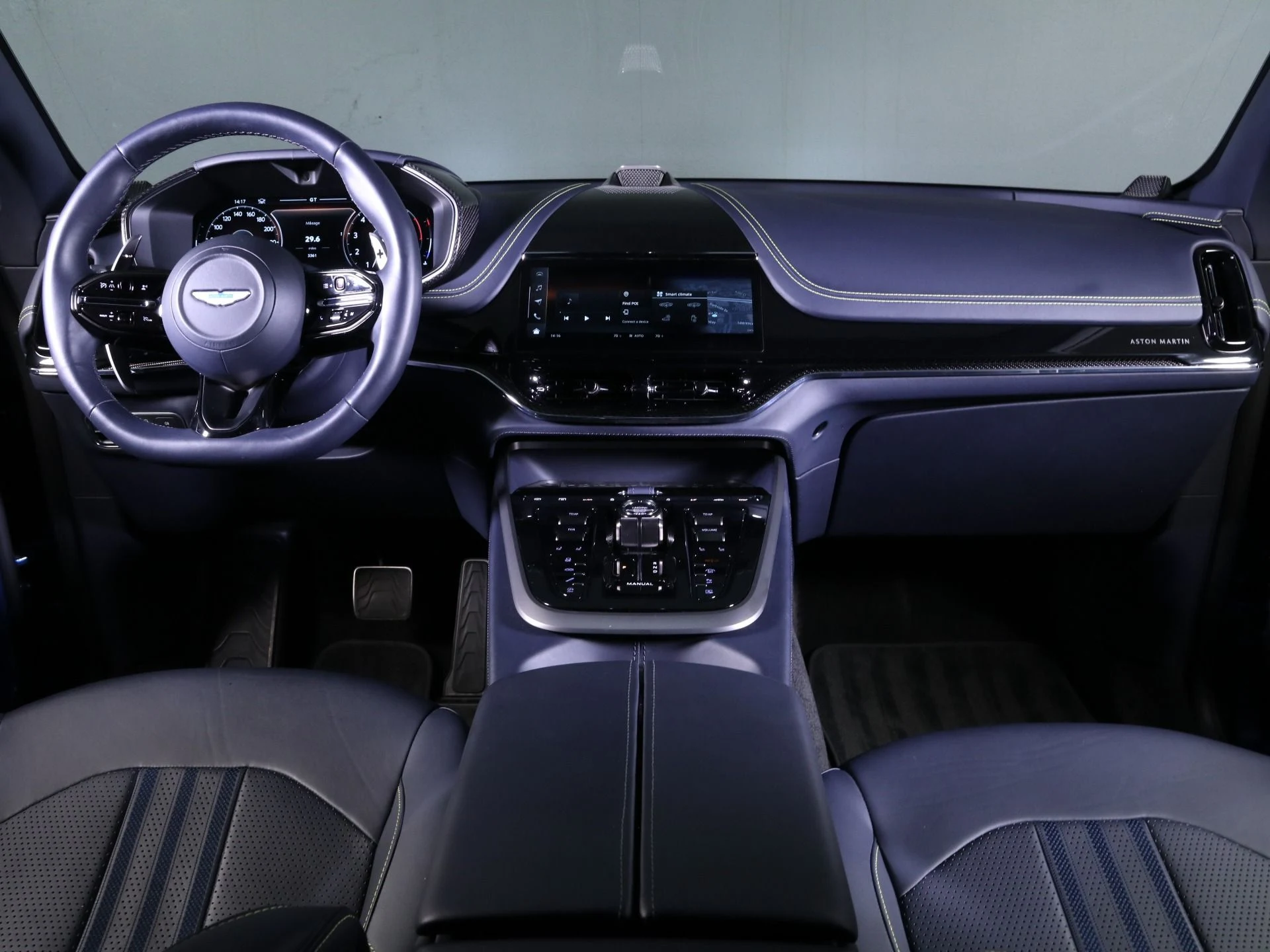 mph009_3755605597_Used_2025_Aston_Martin_DBX_707_1758482784_b3c0b1775f