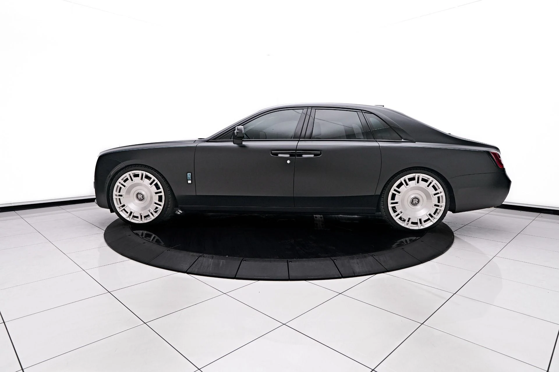 mph009_3756797252_Used_2024_Rolls_Royce_Ghost_Base_1755131984_60a38f778b