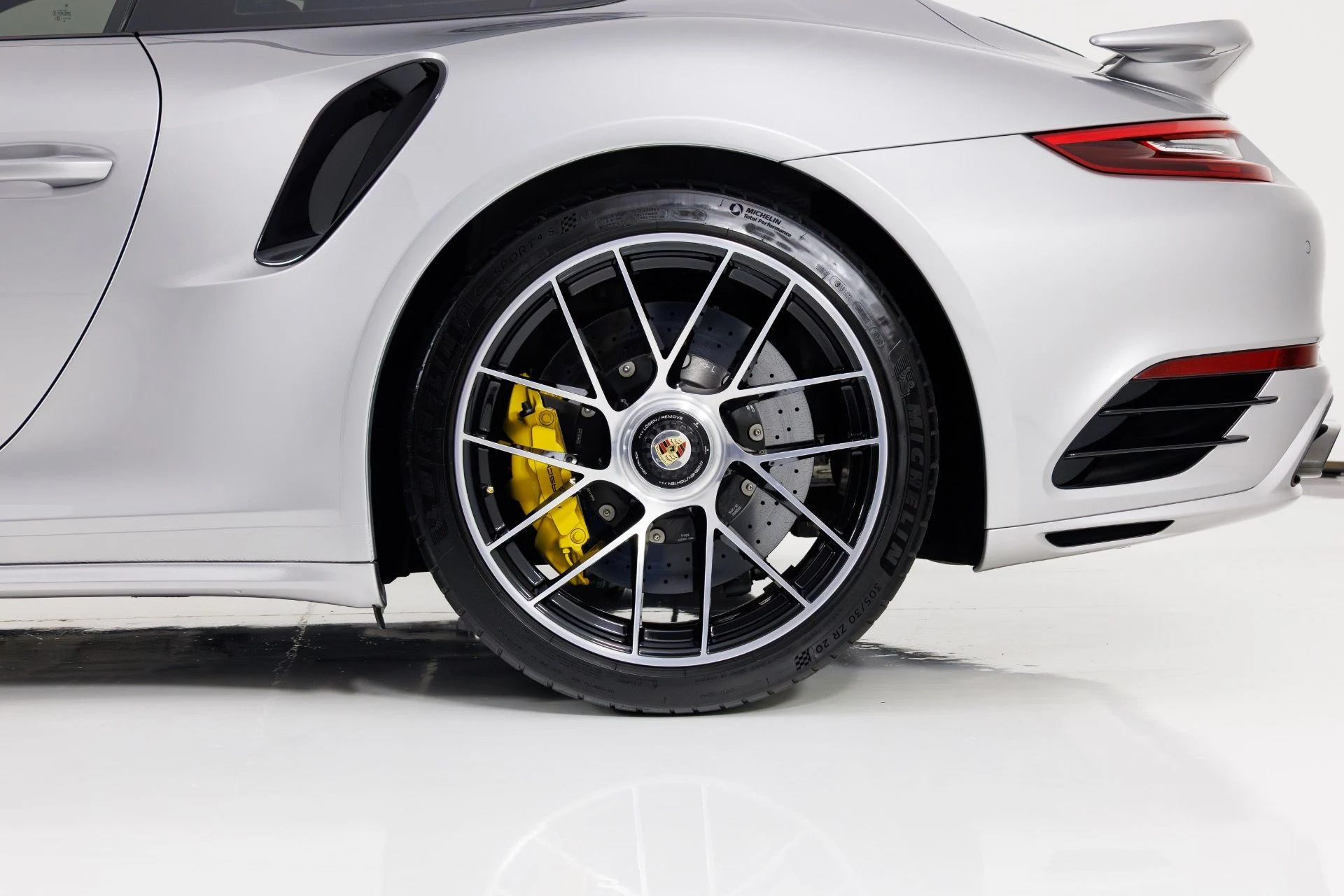 mph009_3761993543_Used_2019_Porsche_911_Turbo_S_1770313998_d00477e5be