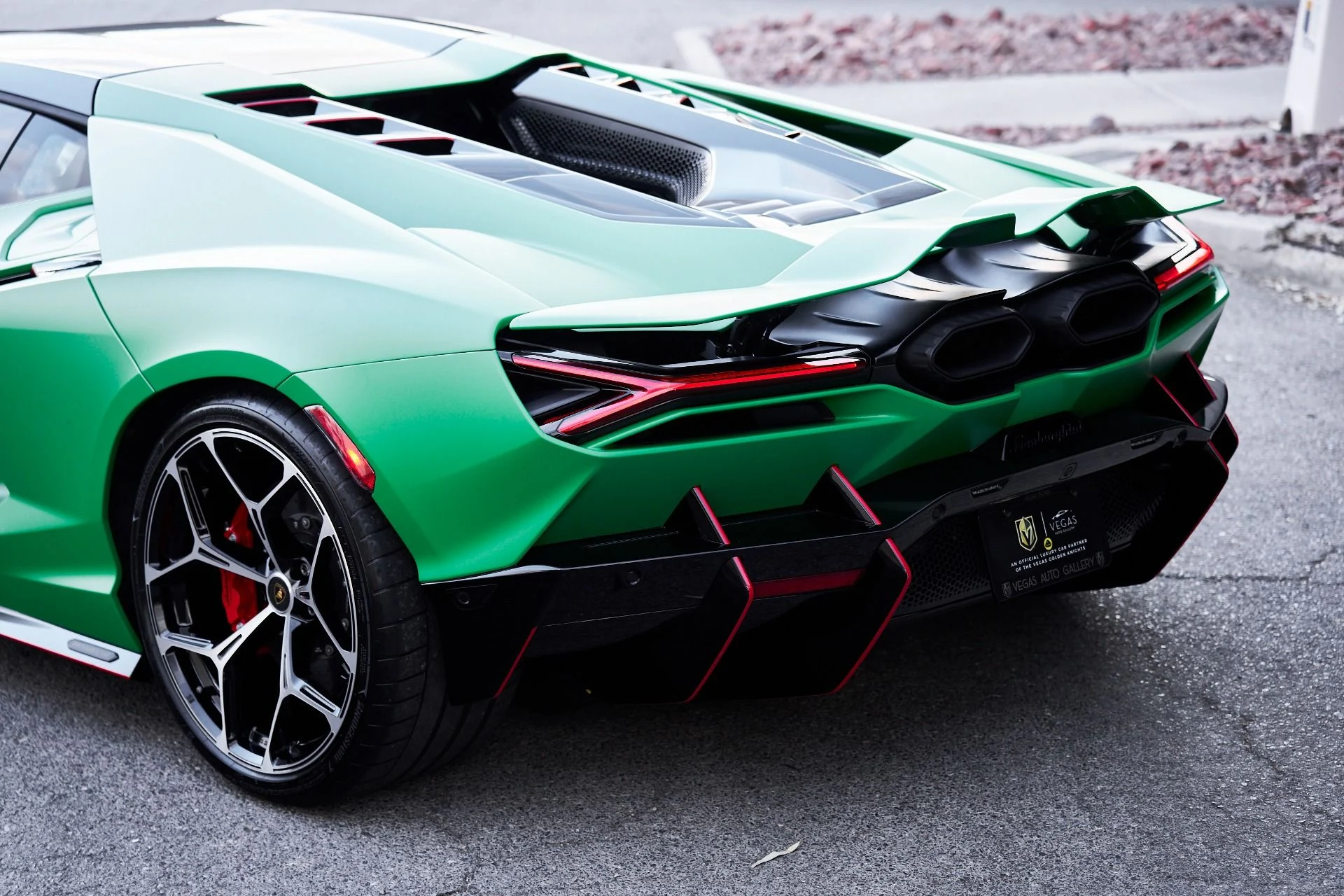 mph009_3766002784_Used_2024_Lamborghini_Revuelto_Base_1756951514_9ccc0619b5