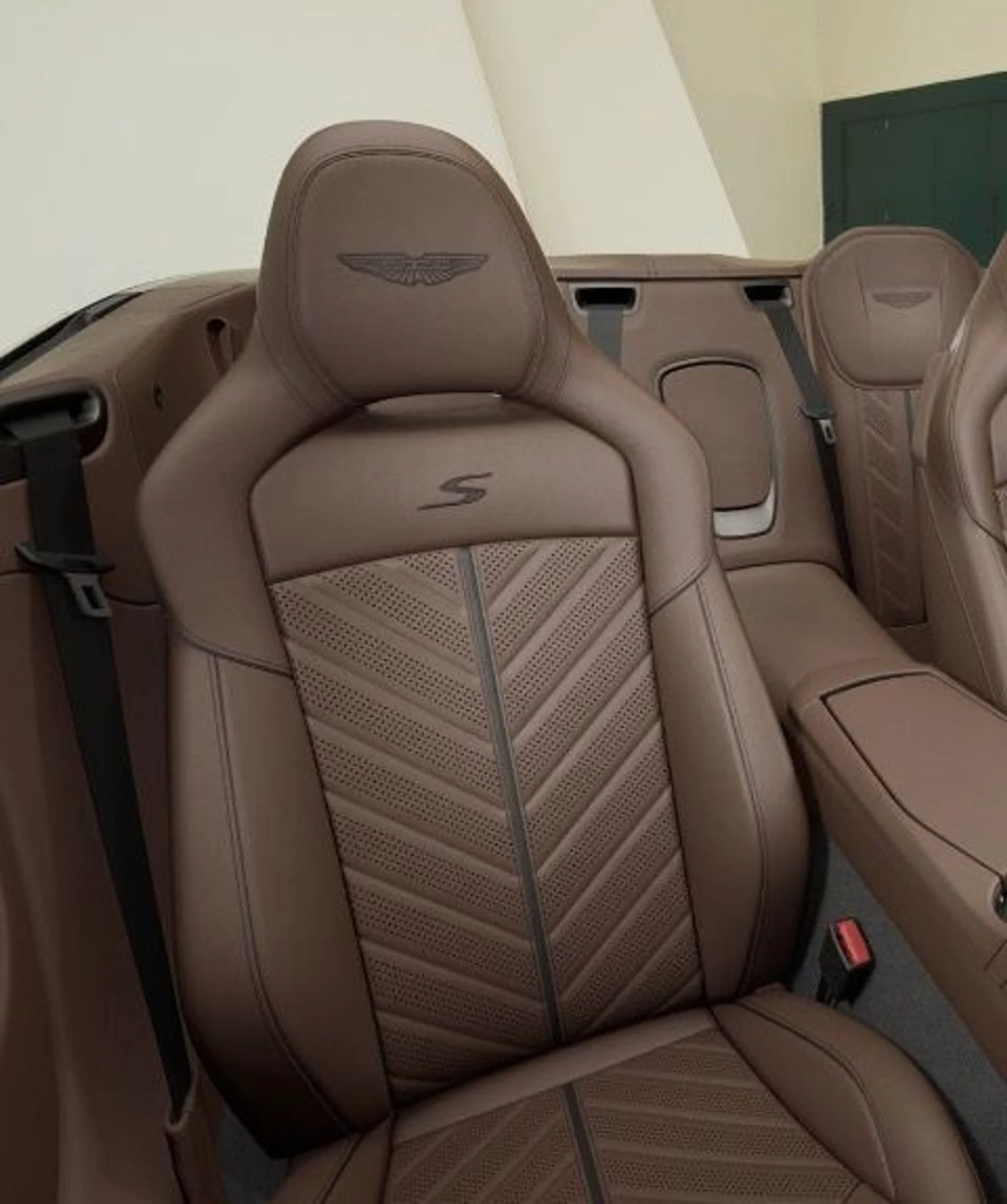 mph009_3773971727_New_2026_Aston_Martin_DB_12_S_Volante_1788186850_702c3903ac