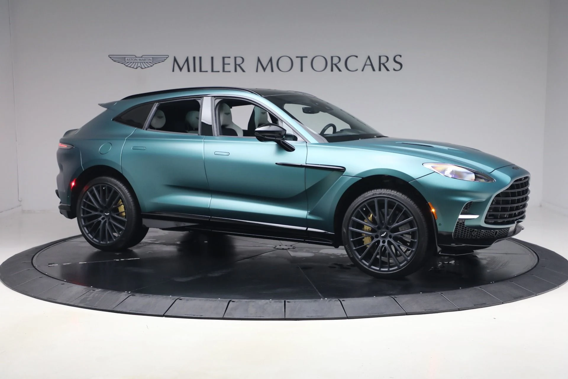 mph009_3776801531_Used_2023_Aston_Martin_DBX_707_1787862808_512414146b