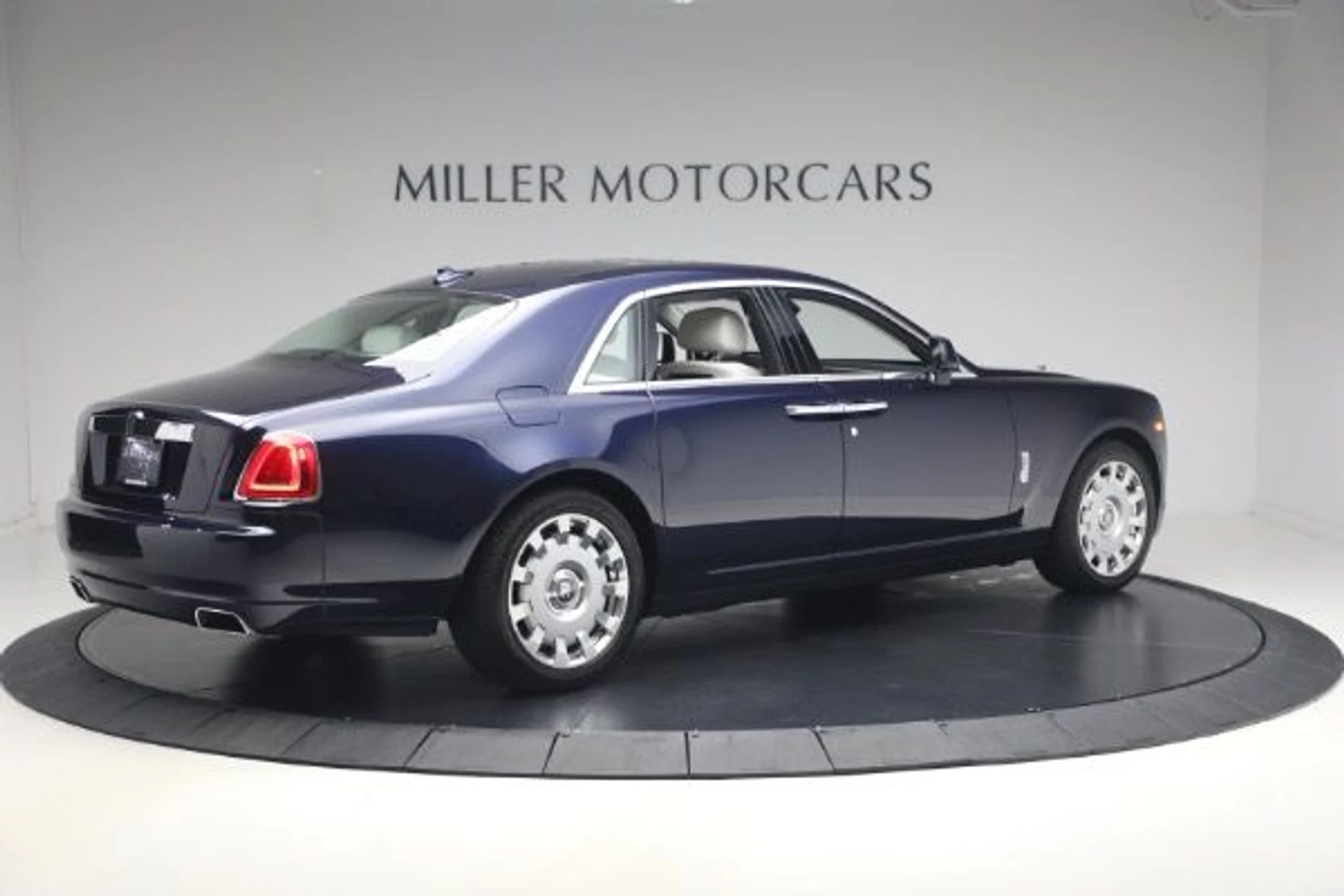 mph009_380880780_Used_2014_Rolls_Royce_Ghost_deb829d5b6