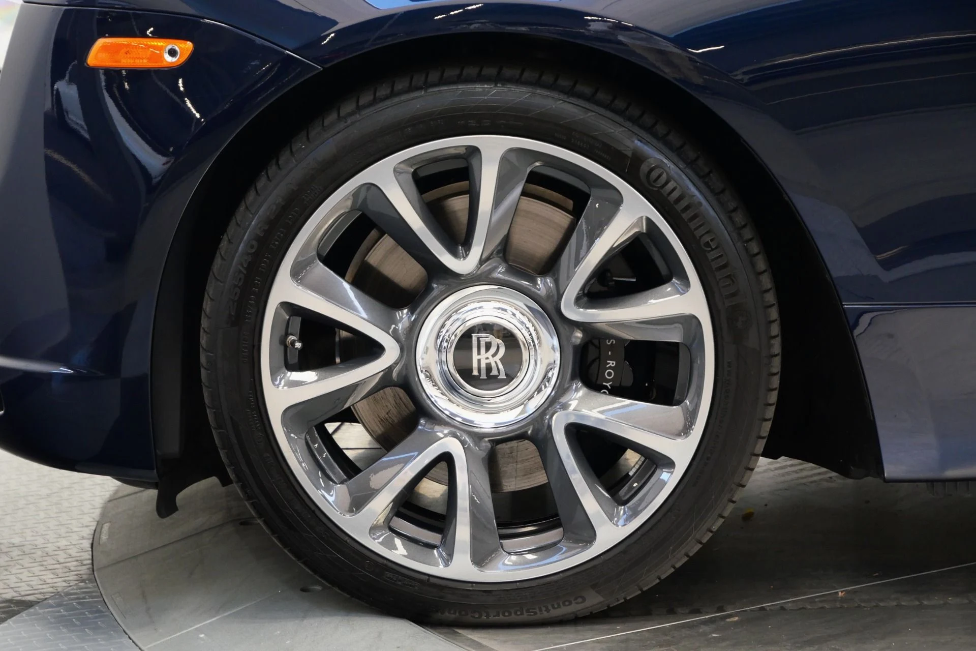 mph009_3814694322_Used_2019_Rolls_Royce_Wraith_The_Wraith_Package_Starlight_Headliner_Surround_Cameras_1773246282_60b4c5860e