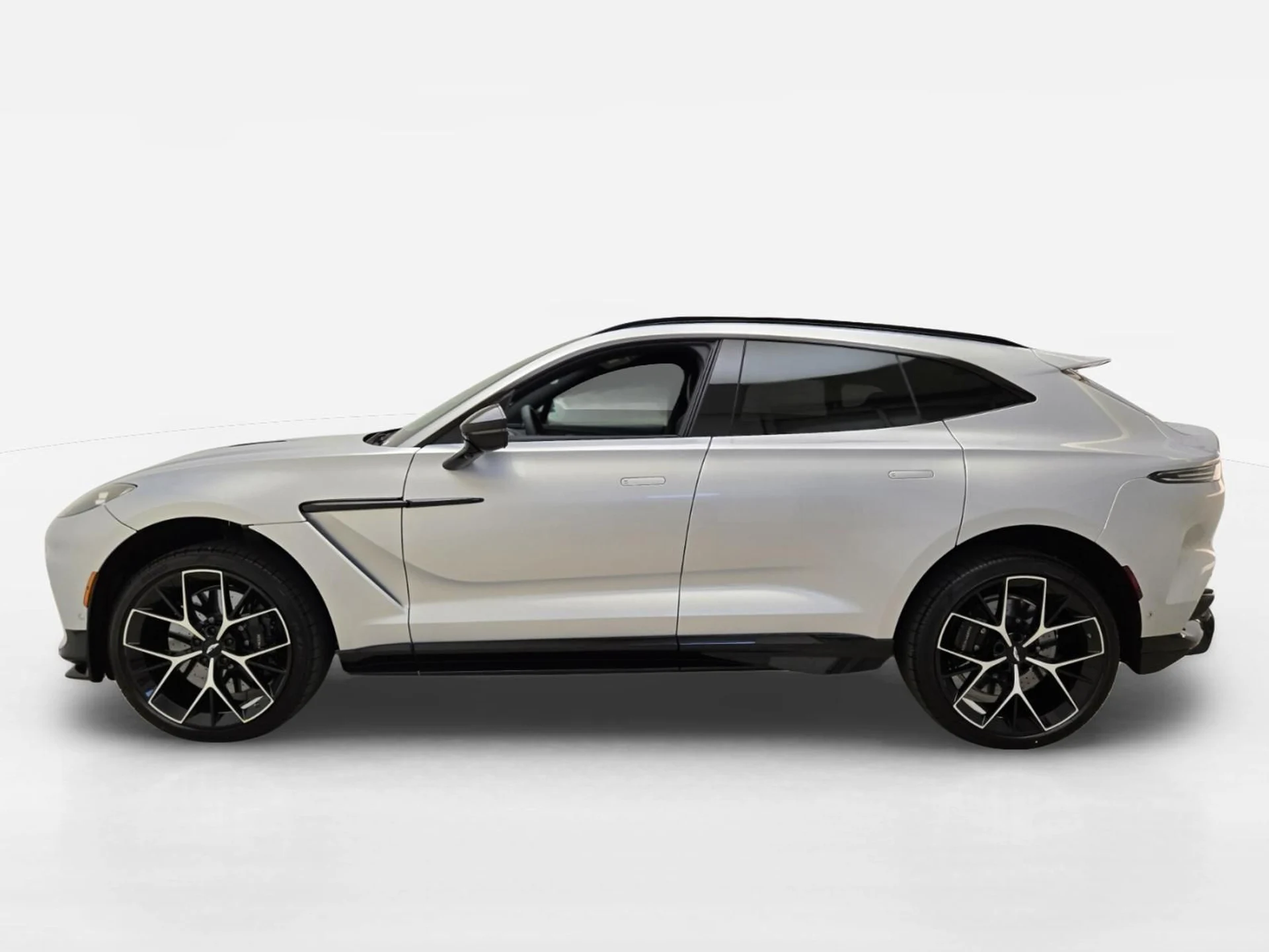 mph009_3817805804_New_2026_Aston_Martin_DBX_707_1781759957_7a67f97c68