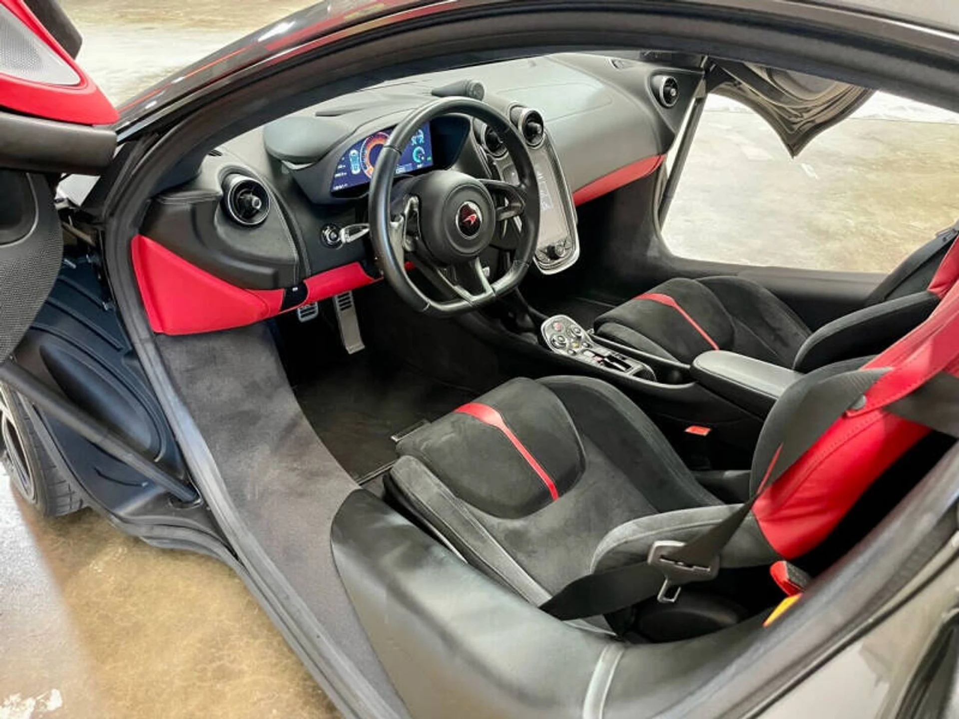 mph009_3821206171_2017_mclaren_570gt_base_2dr_coupe_257261c68c